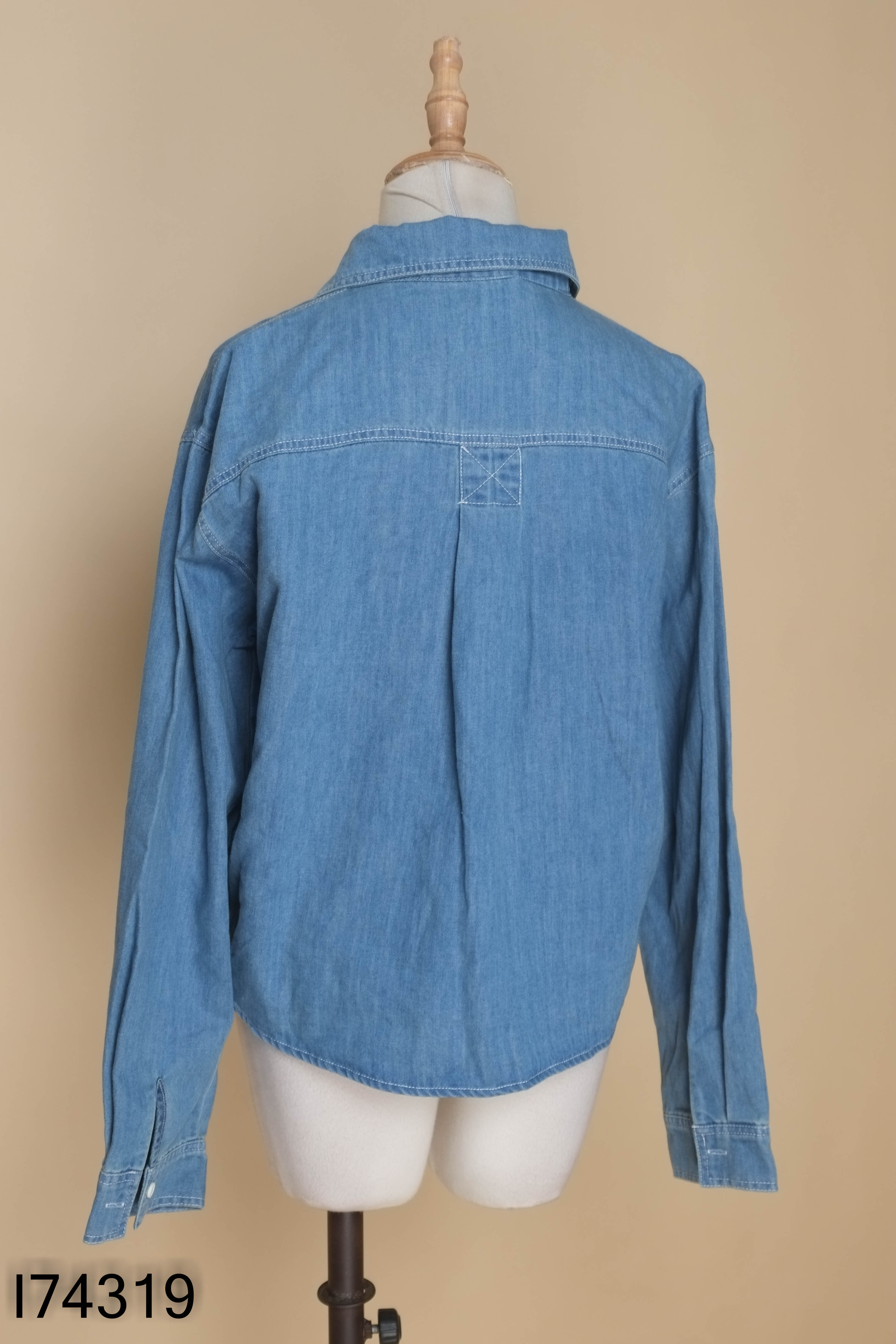 Áo sơ mi jeans xanh nhạt