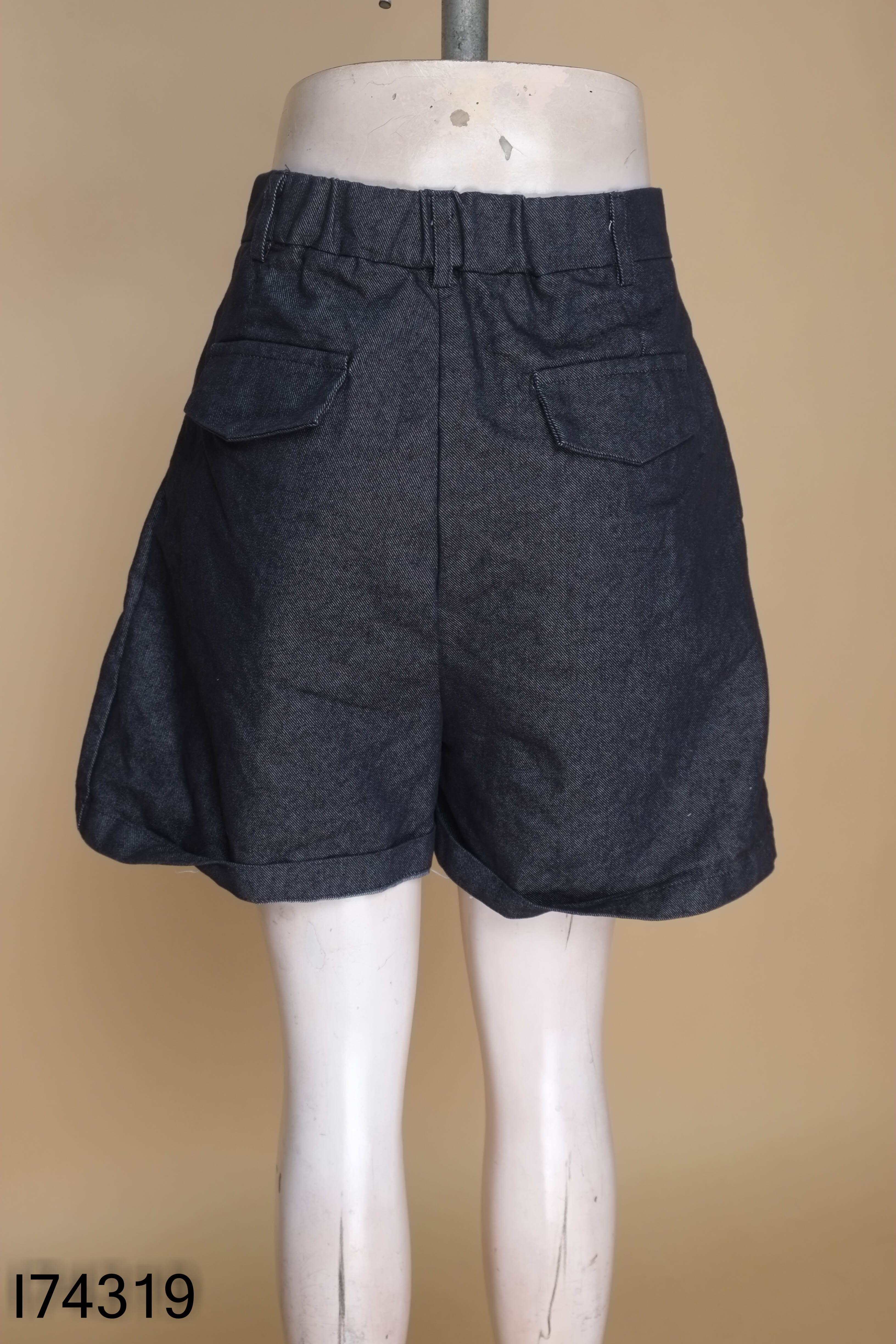 Quần shorts jeans xanh đậm