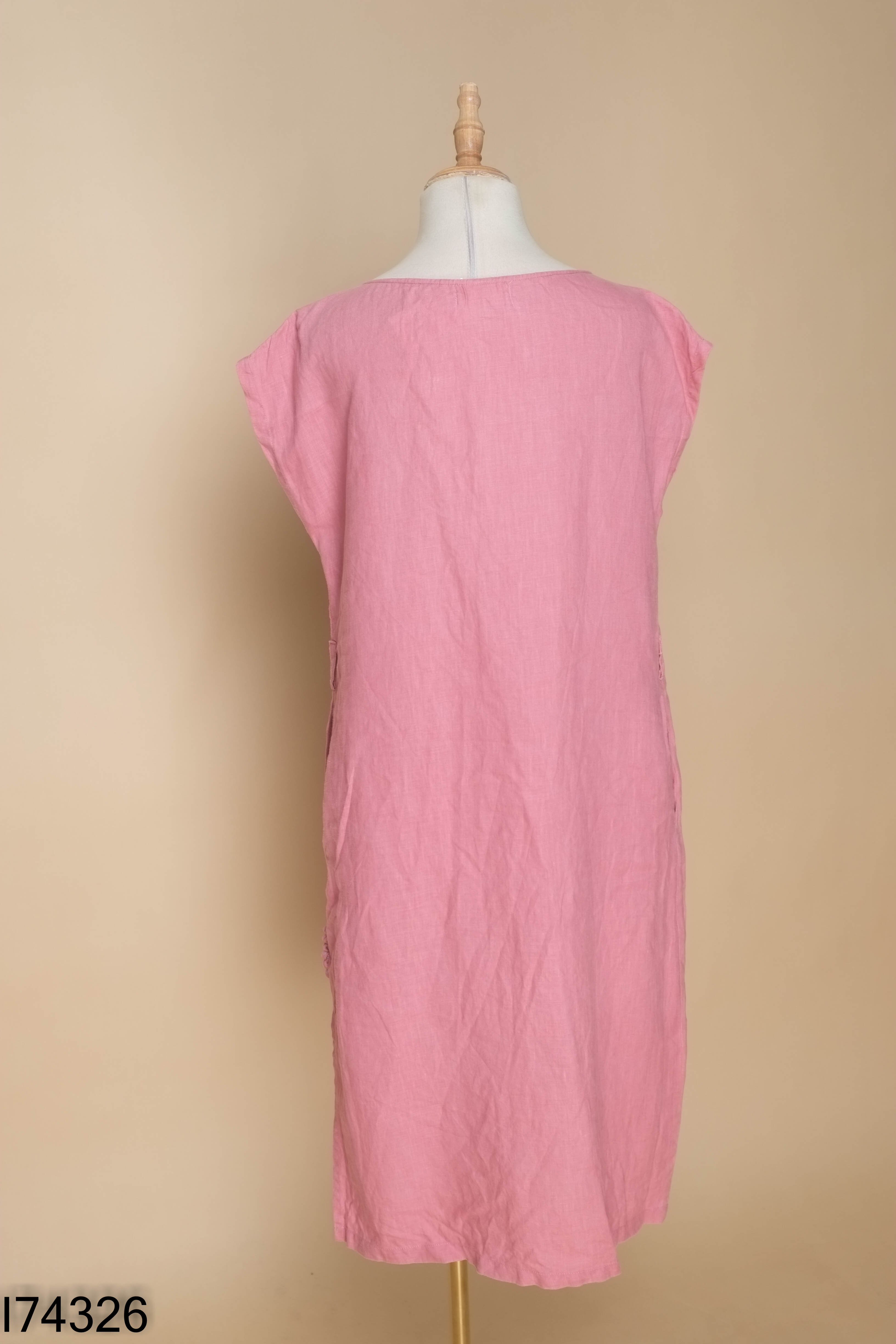 Váy linen hồng CÁ TRÍCH MÀU XANH thêu hoa