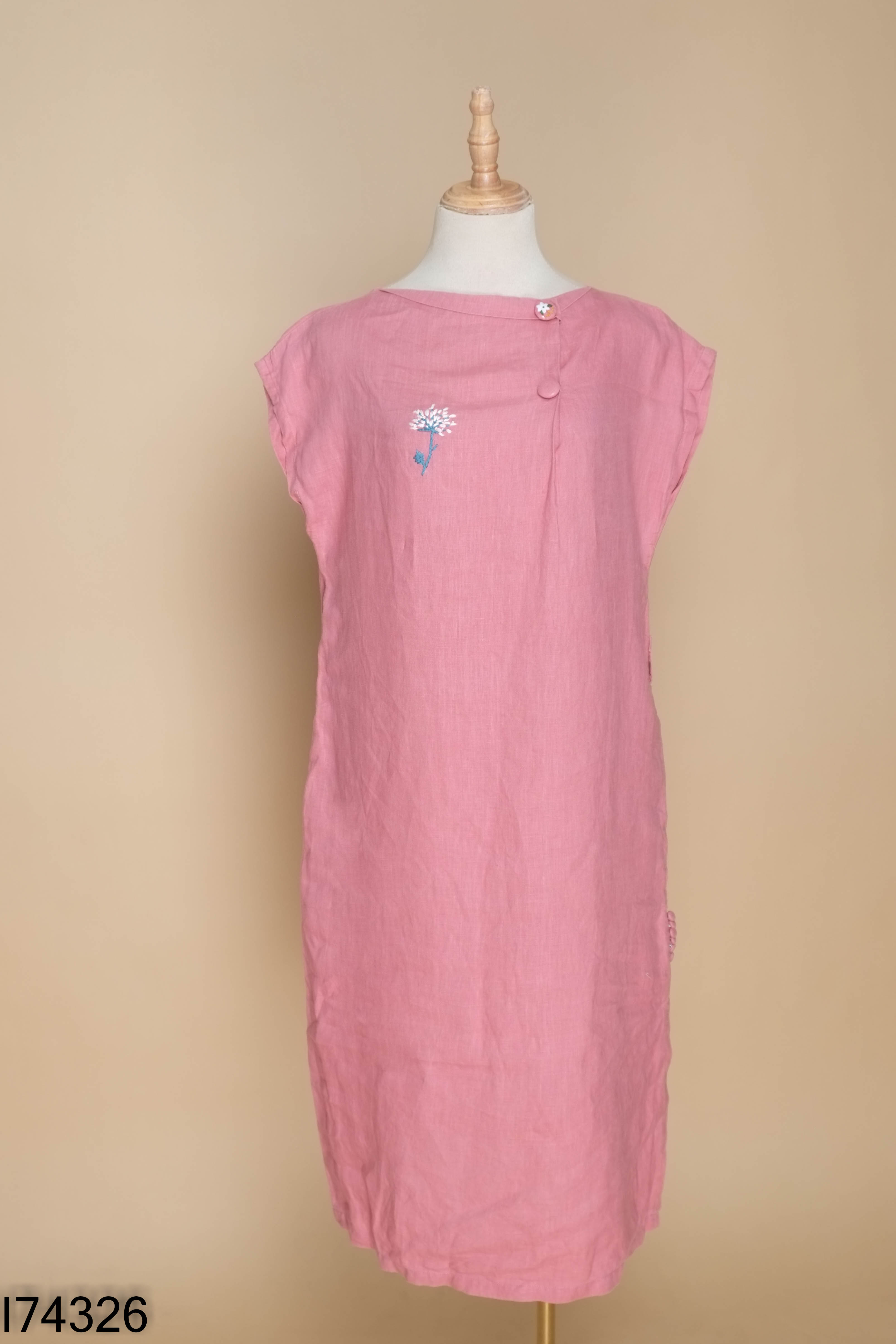 Váy linen hồng CÁ TRÍCH MÀU XANH thêu hoa