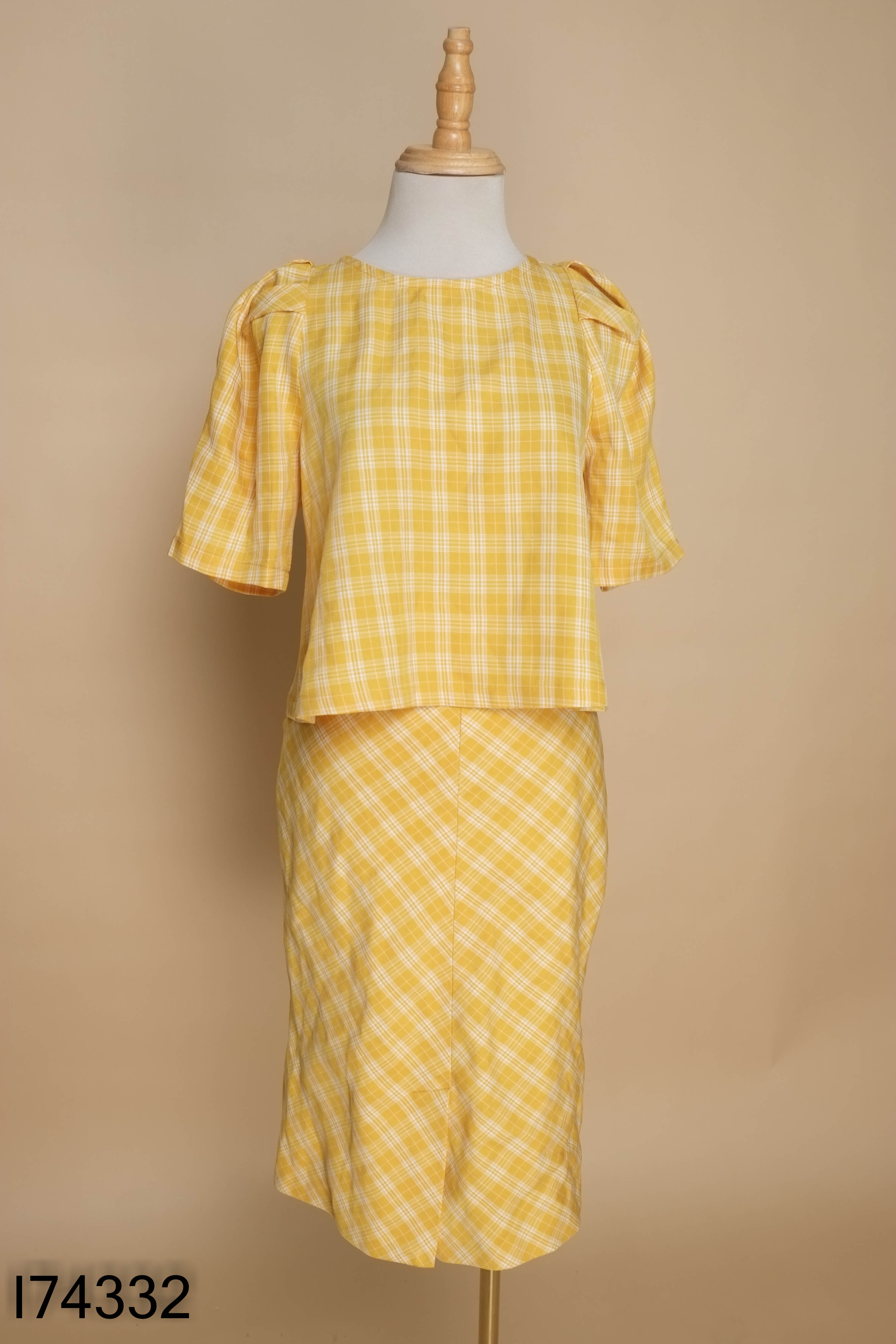 Set vàng kẻ D.WEAR HOUSE+váy