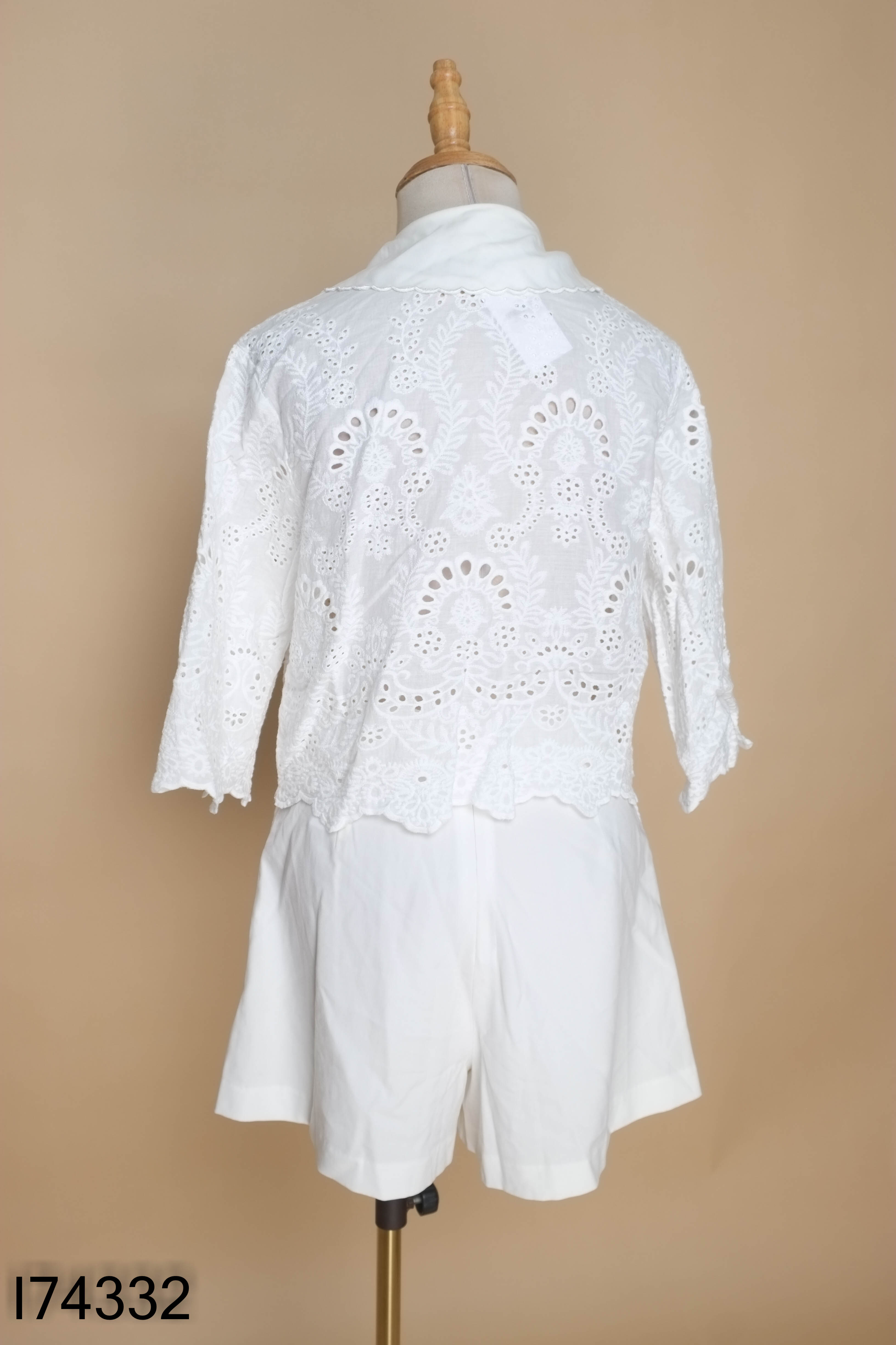 Set trắng phối ren K.CLOSET+quần