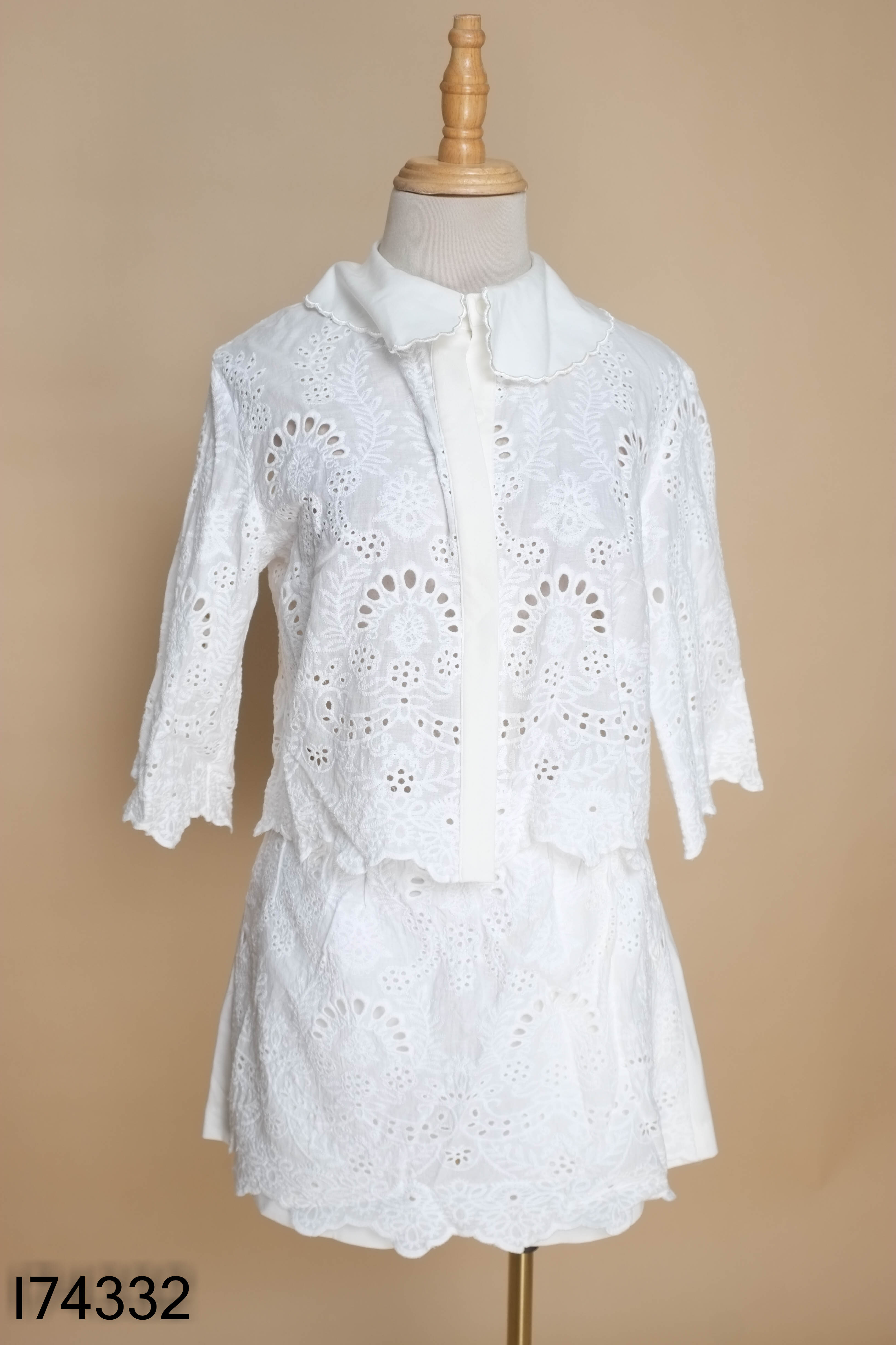 Set trắng phối ren K.CLOSET+quần