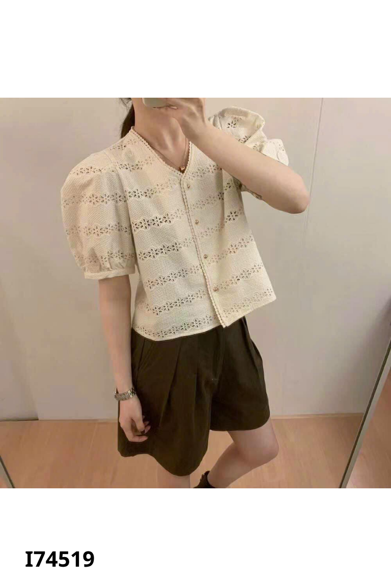 Áo kiểu kem ren lỗ