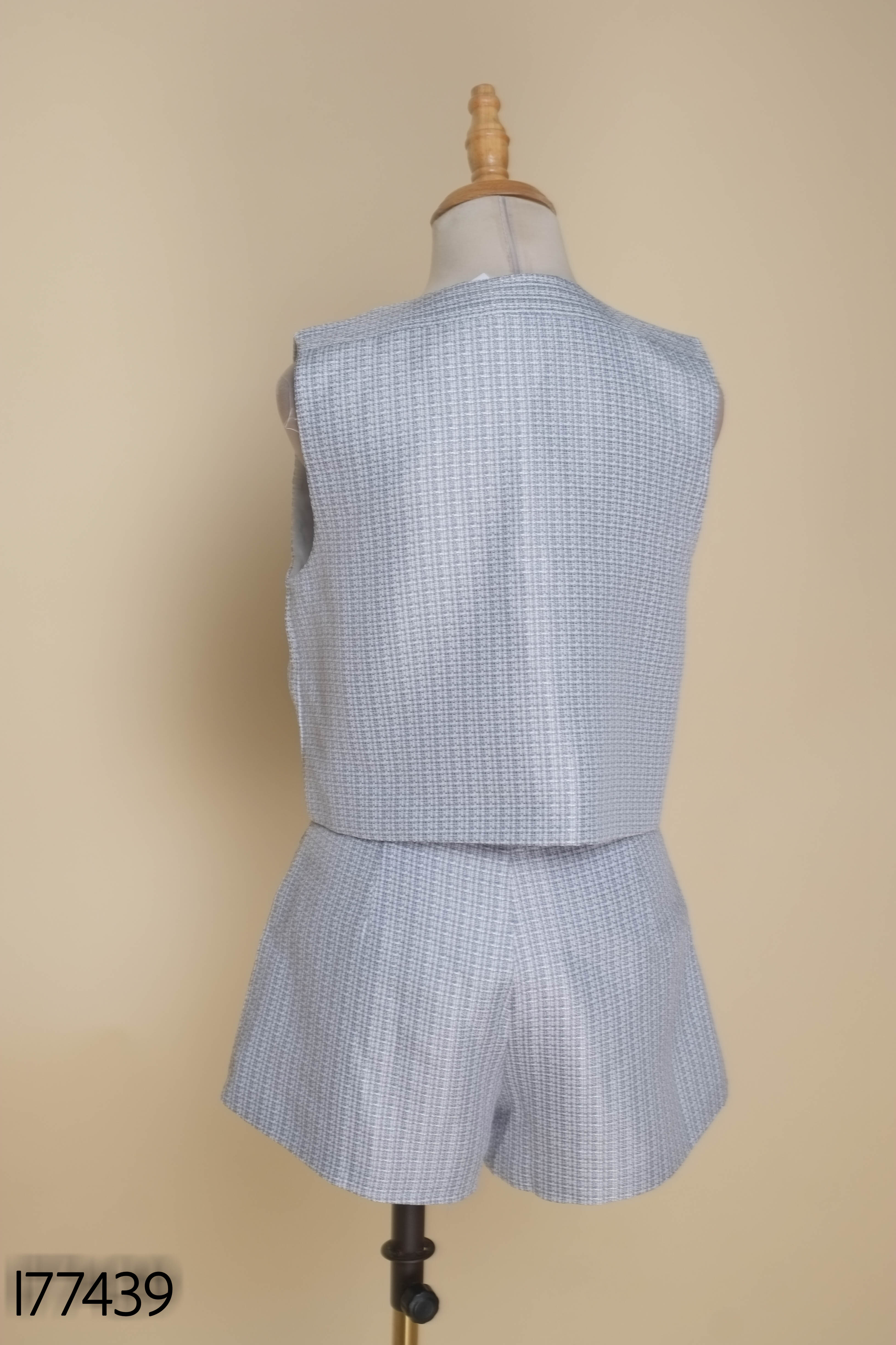Set áo vest + quần short xám hạo tiết