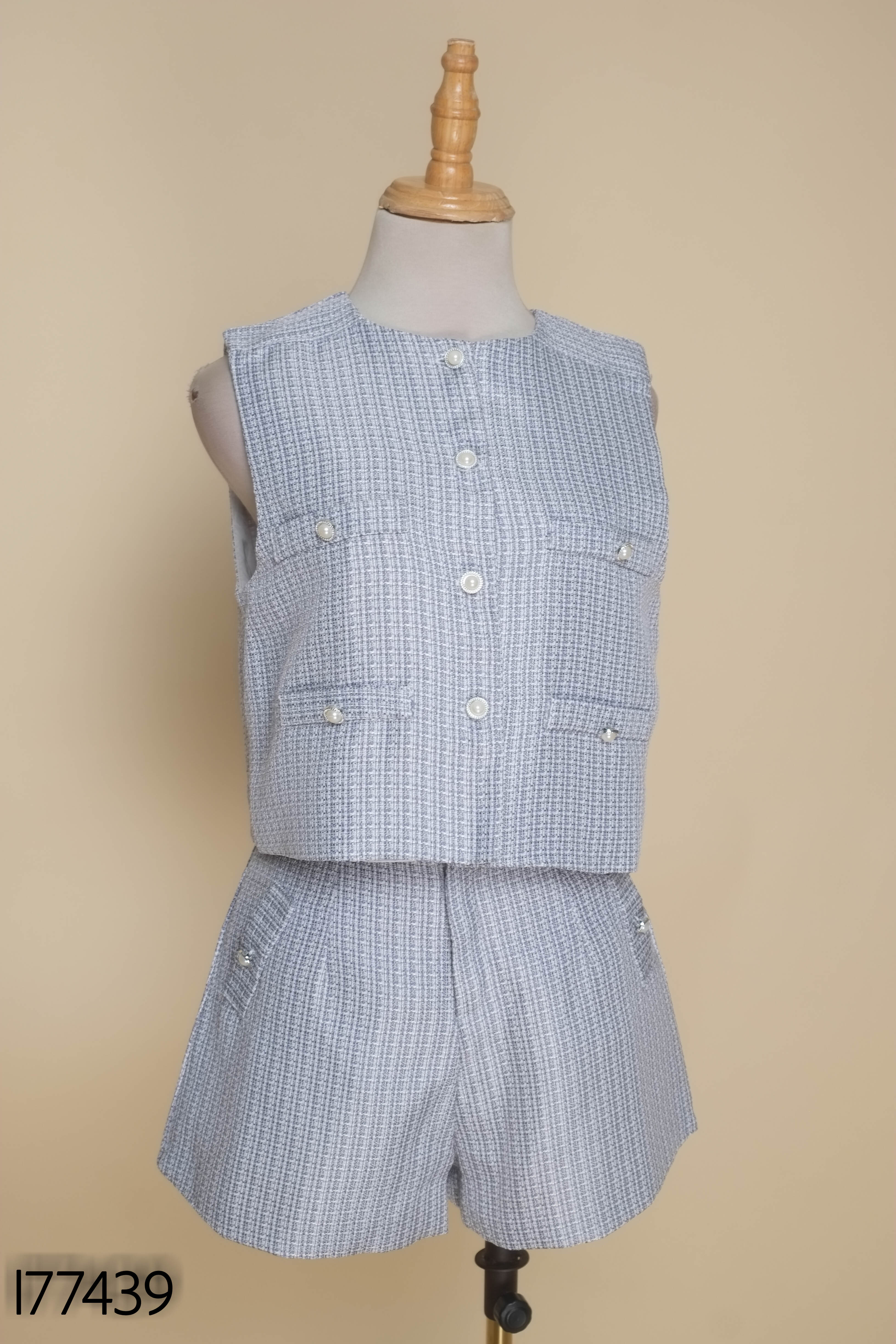 Set áo vest + quần short xám hạo tiết
