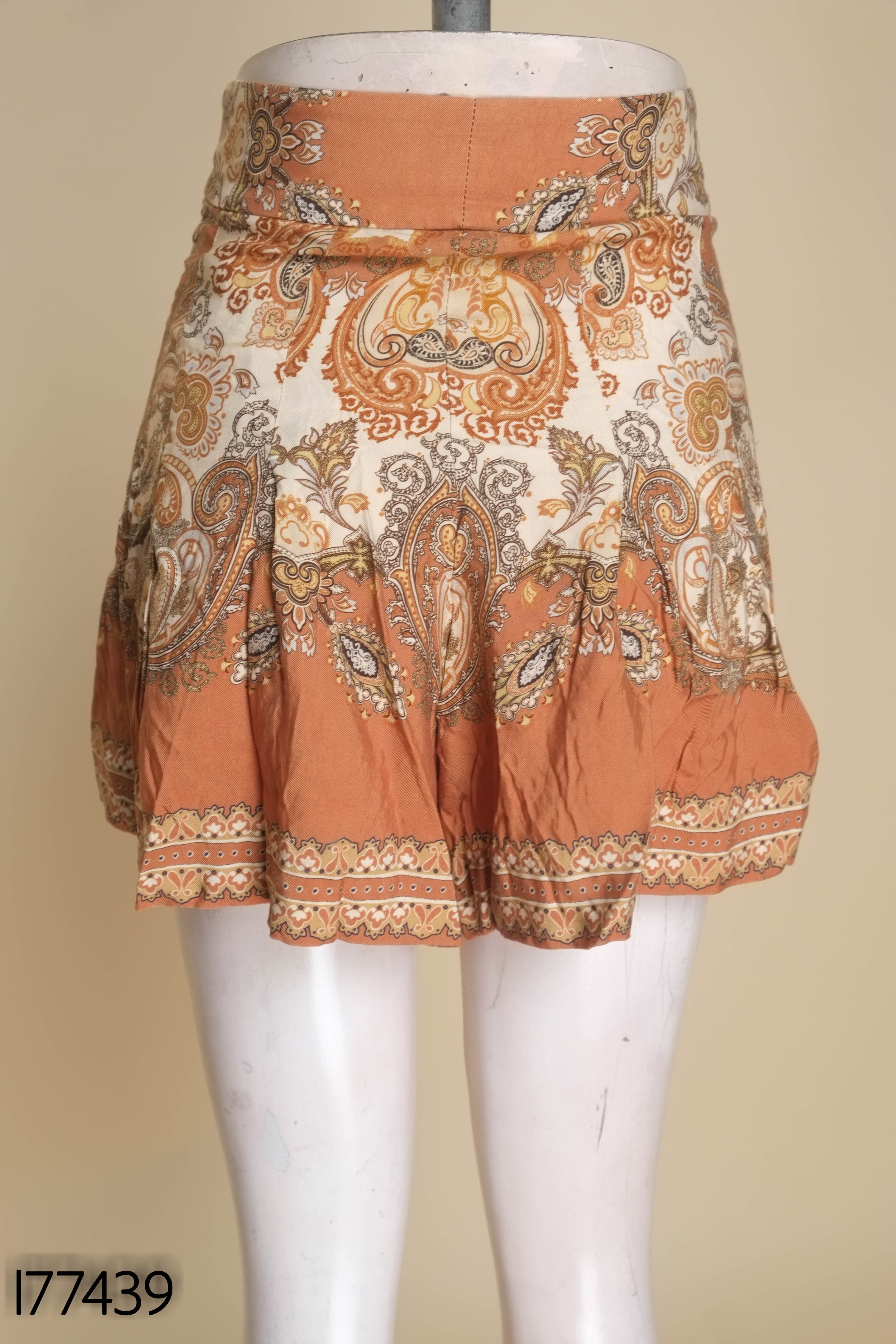 Quần short HM nâu họa tiết