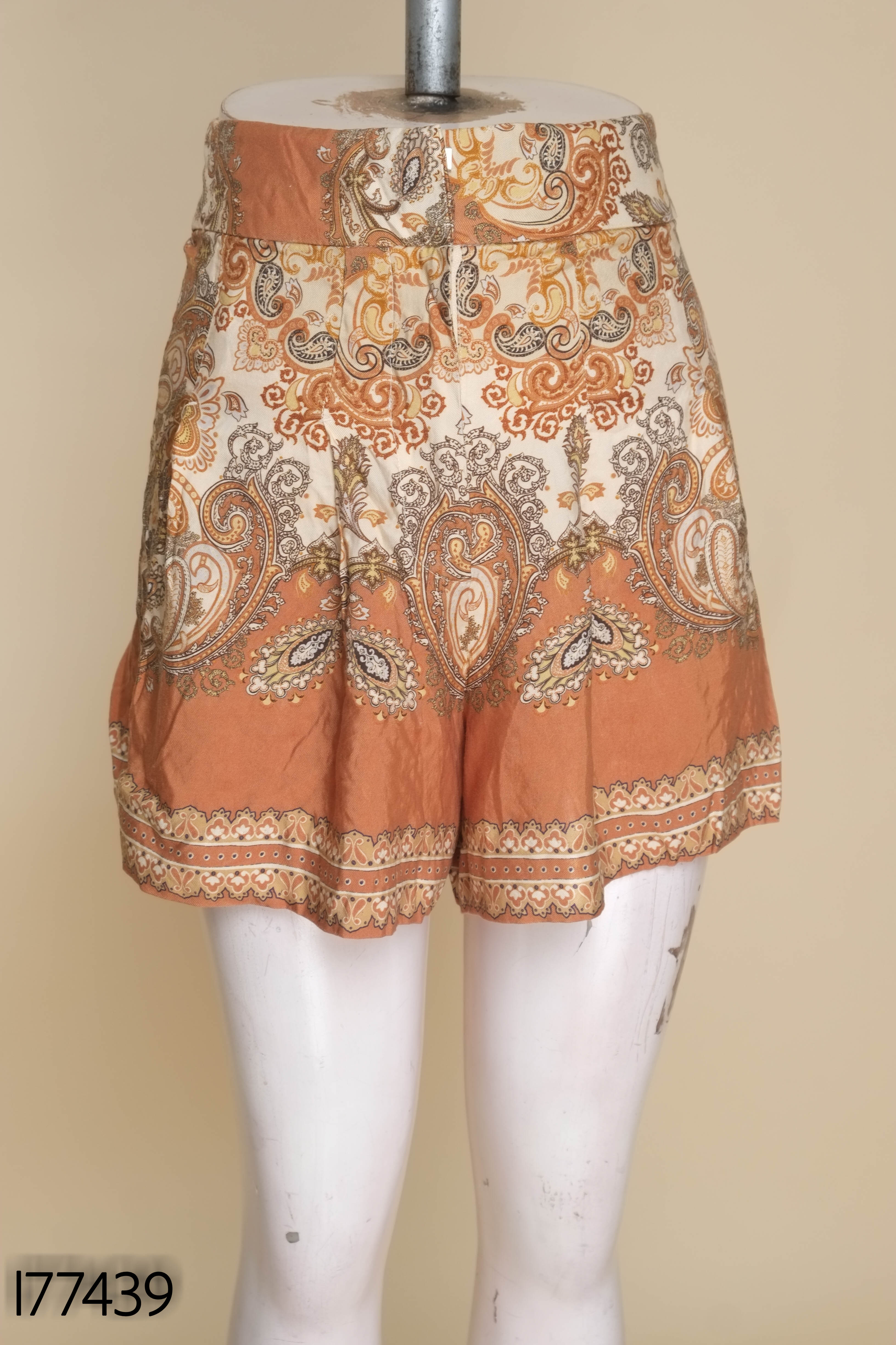 Quần short HM nâu họa tiết