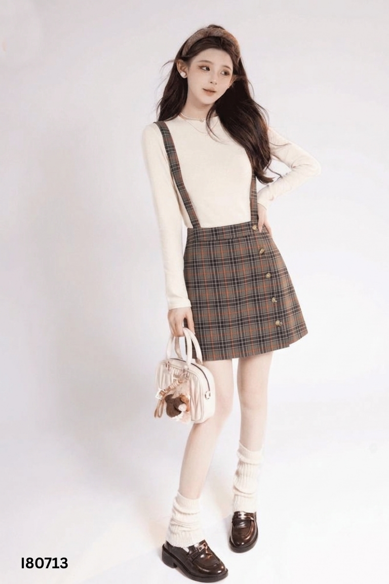 Yếm BOO kẻ caro nâu đen