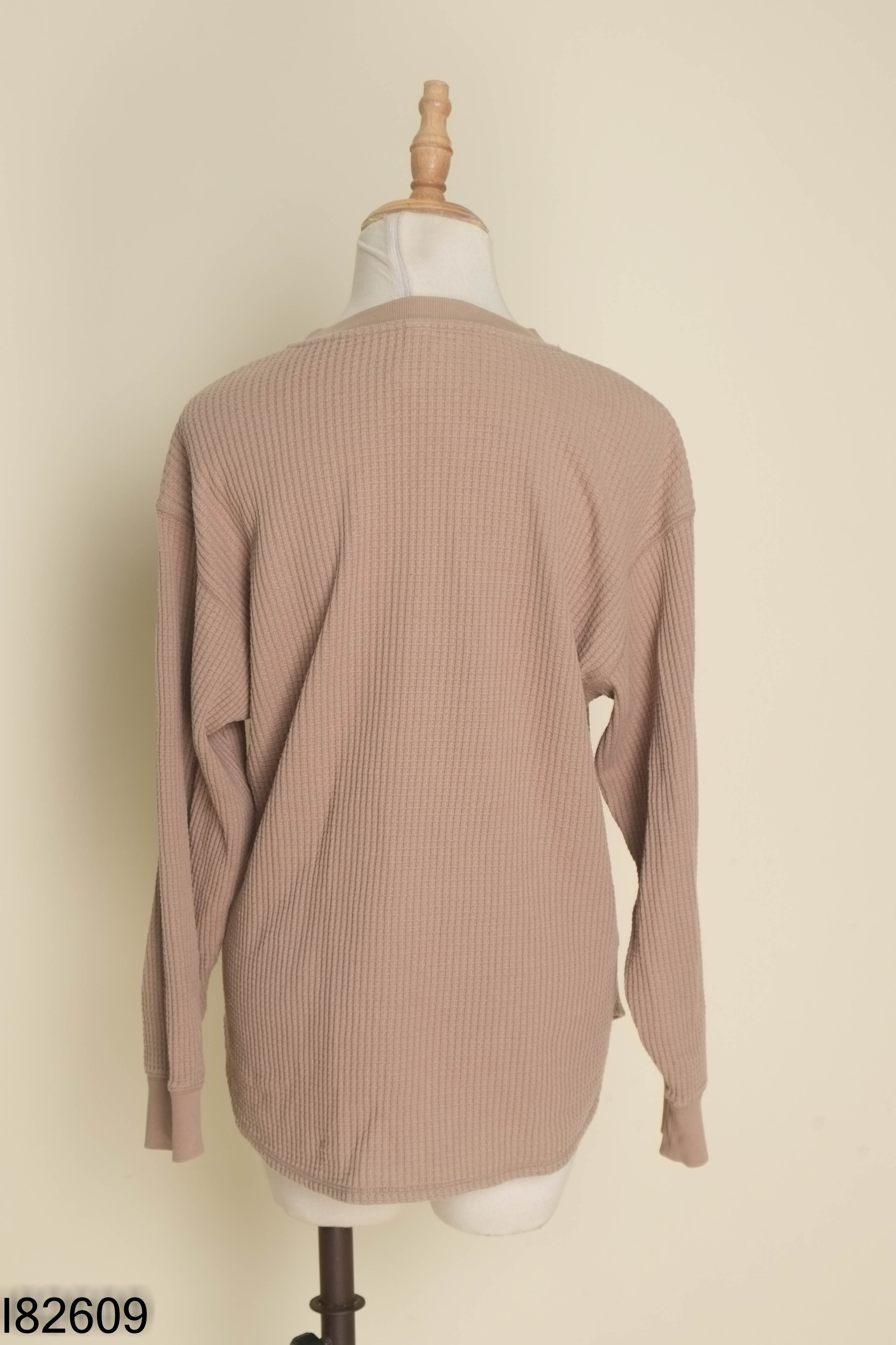 Áo UNIQLO nâu dài tay