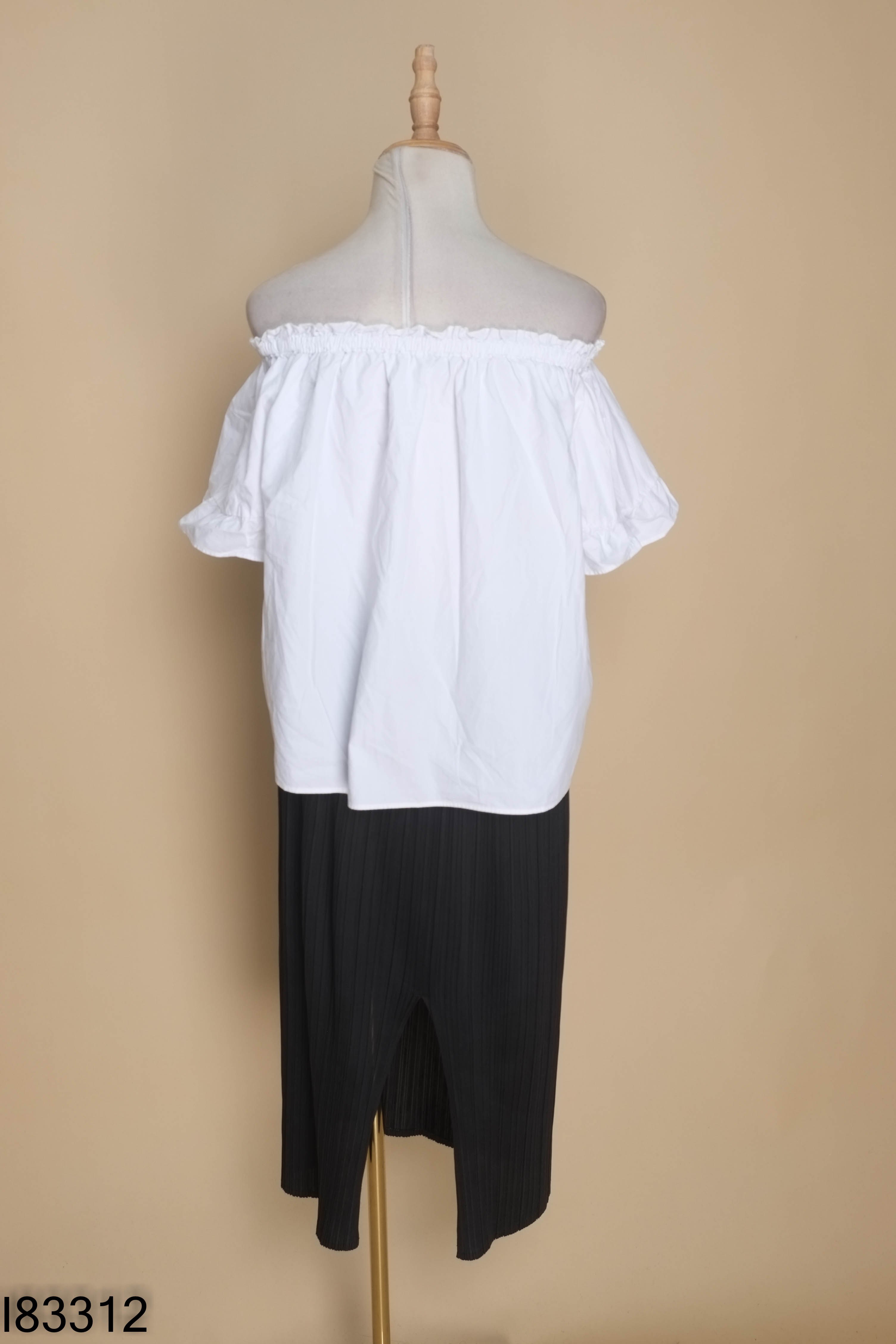 Set áo trắng+ chân váy đen li