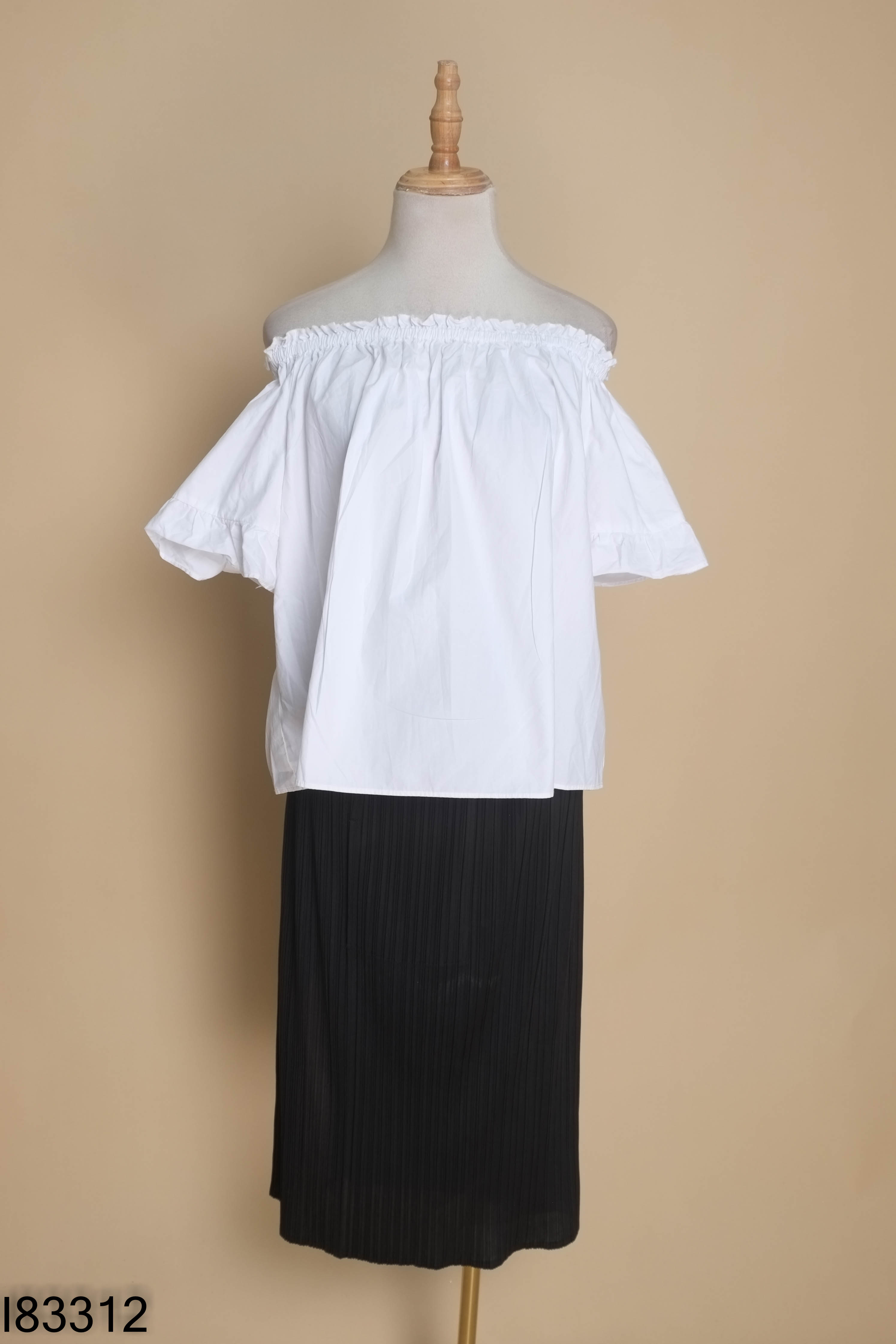 Set áo trắng+ chân váy đen li