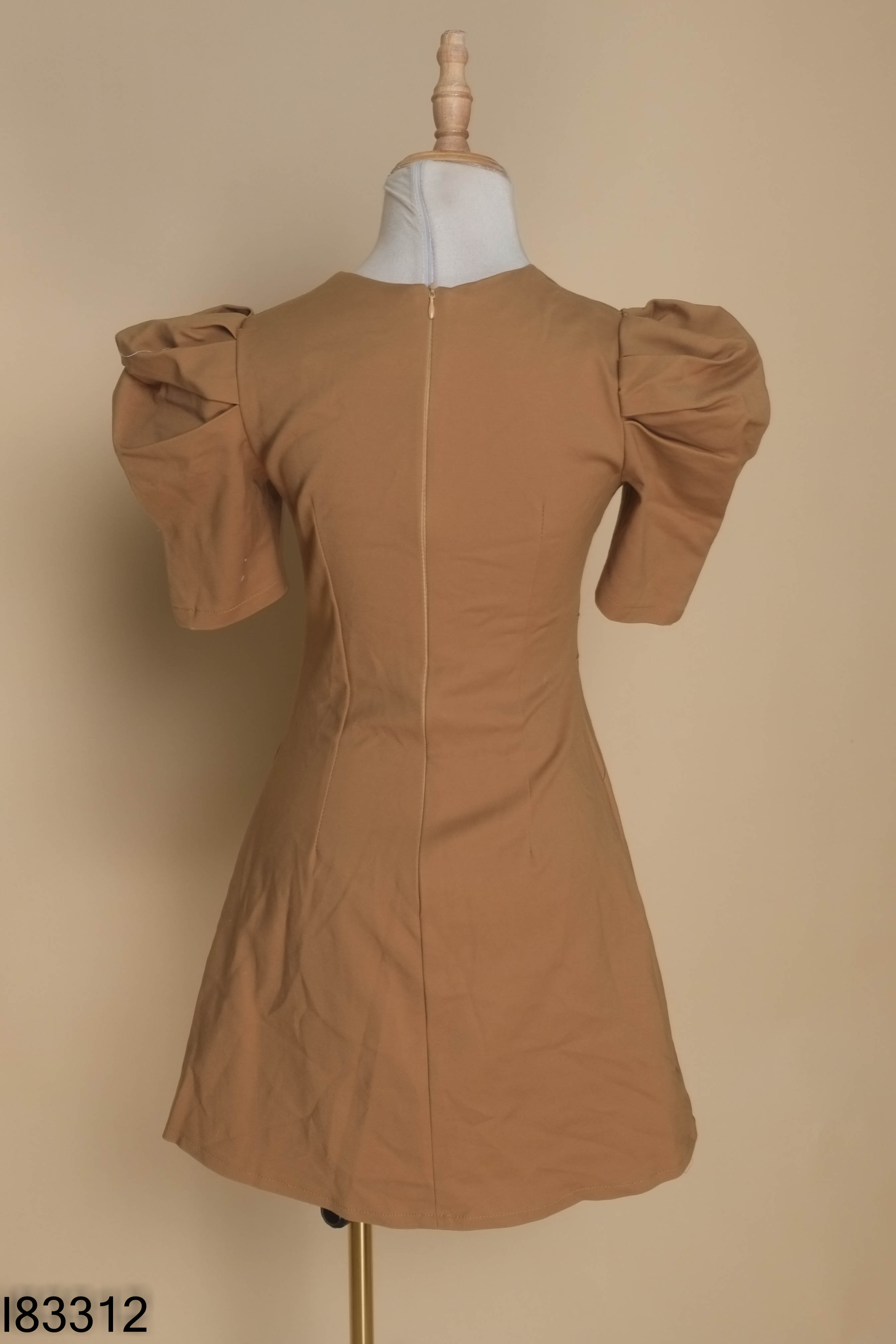 Váy nâu cúc đồng