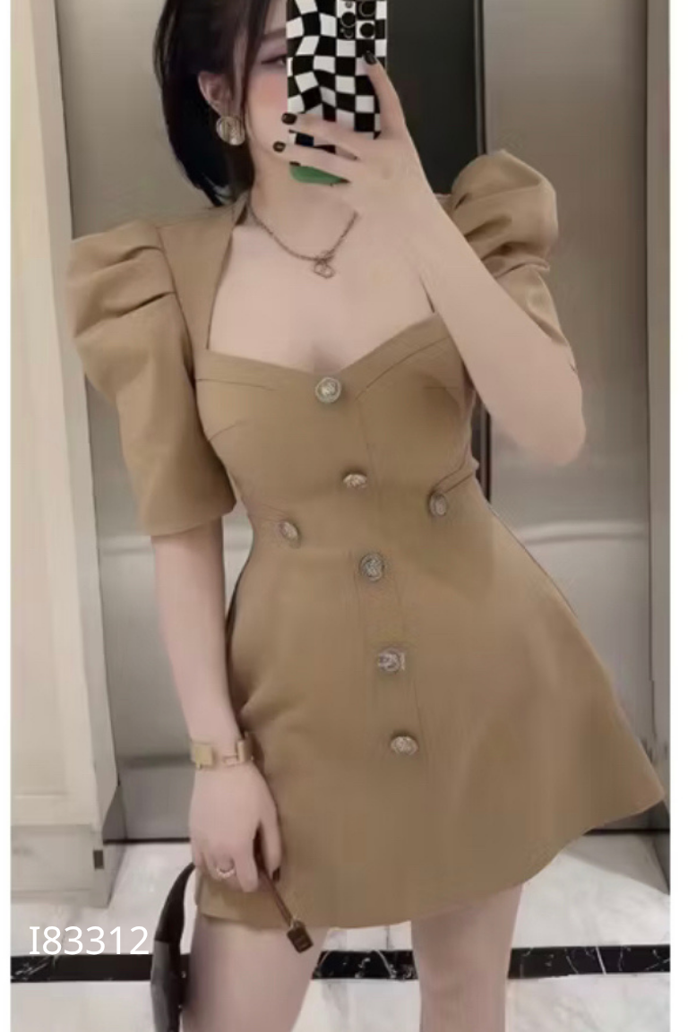 Váy nâu cúc đồng