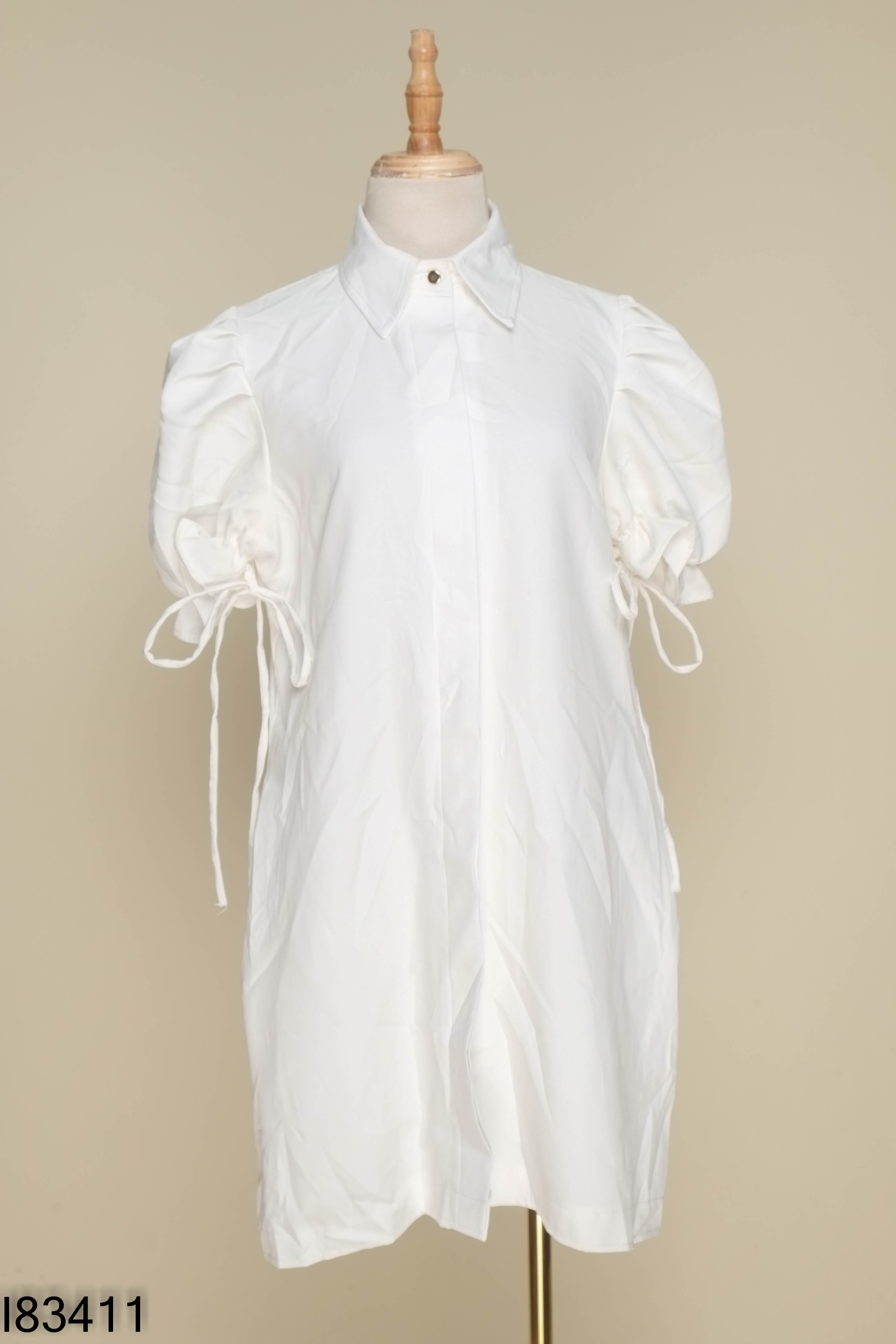 Váy HALIWEAR trắng cài khuy