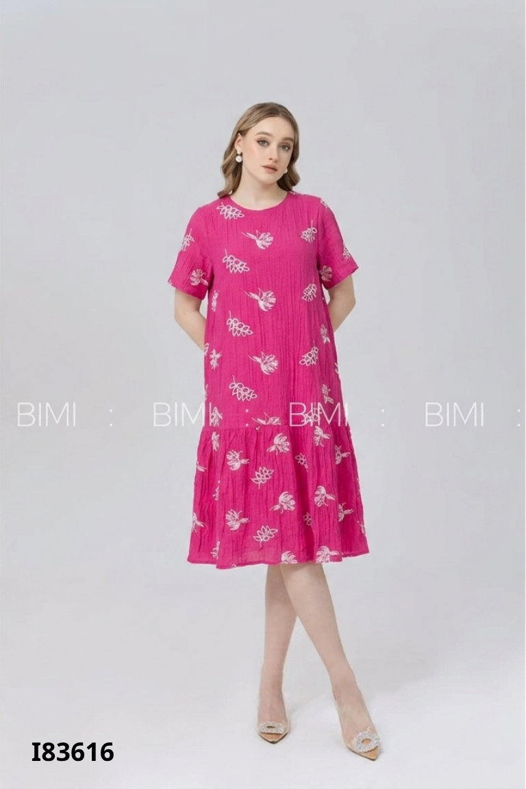Váy hồng BIMI thêu hoa trắng