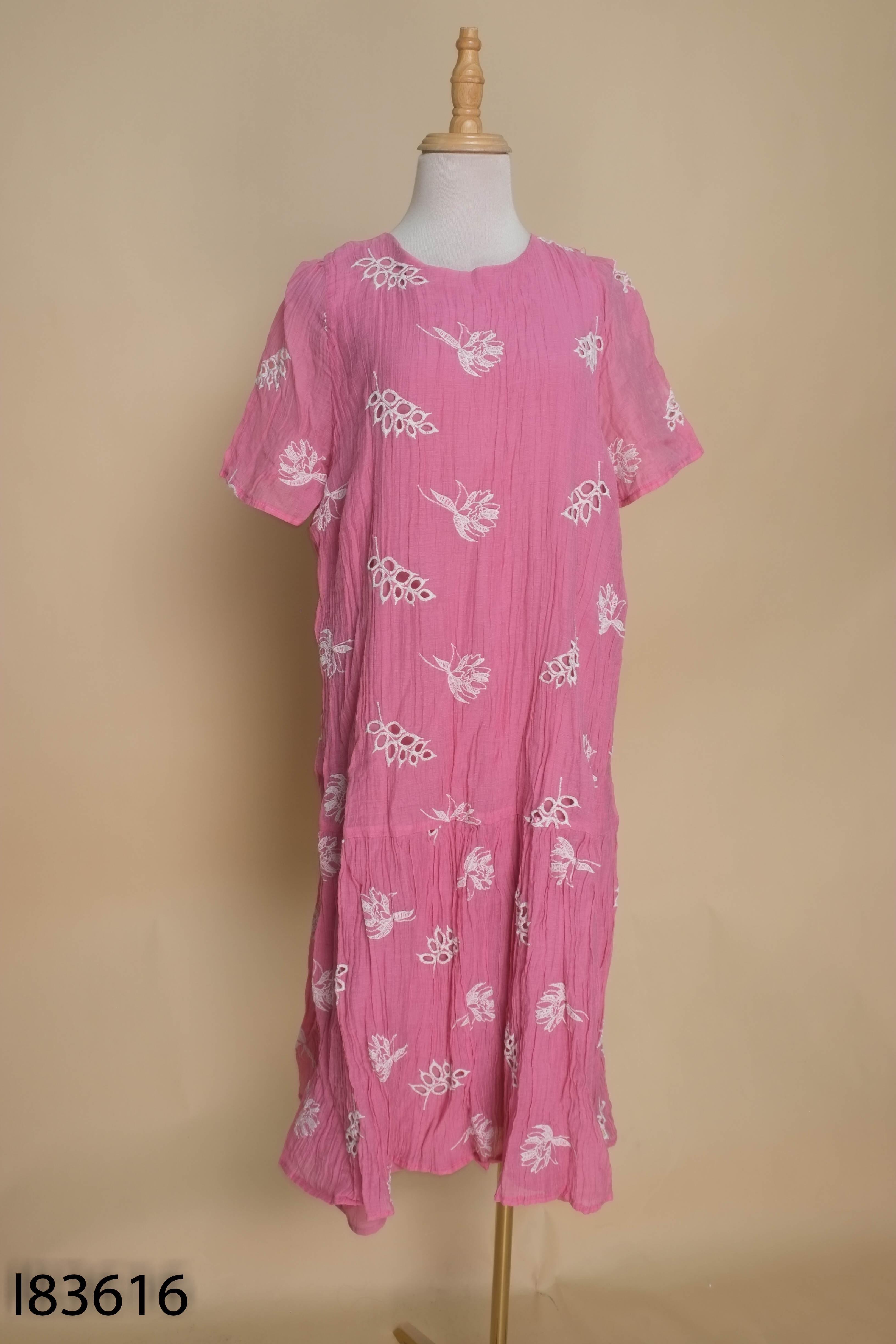 Váy hồng BIMI thêu hoa trắng