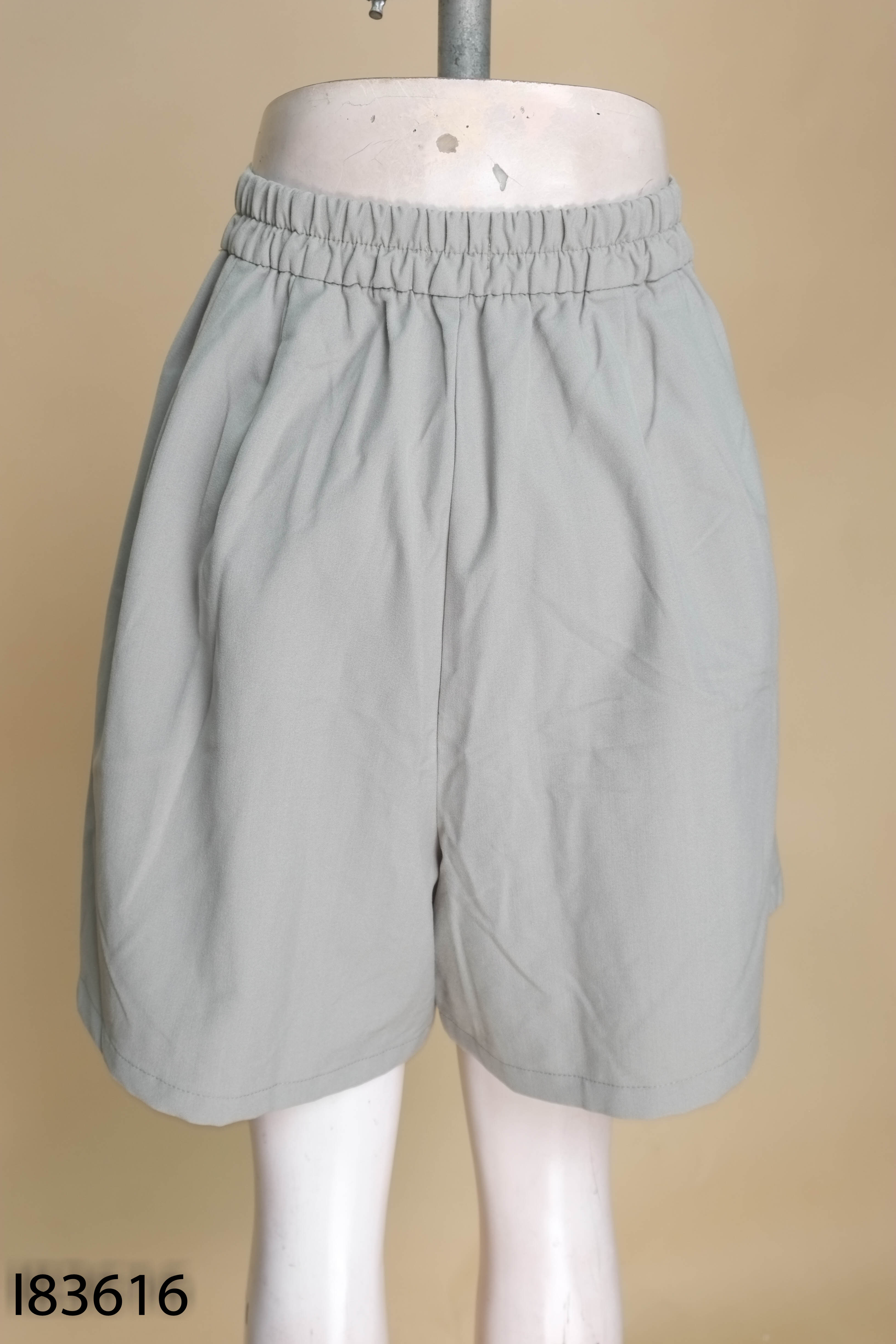 Quần shorts GLORIA JEANS xanh