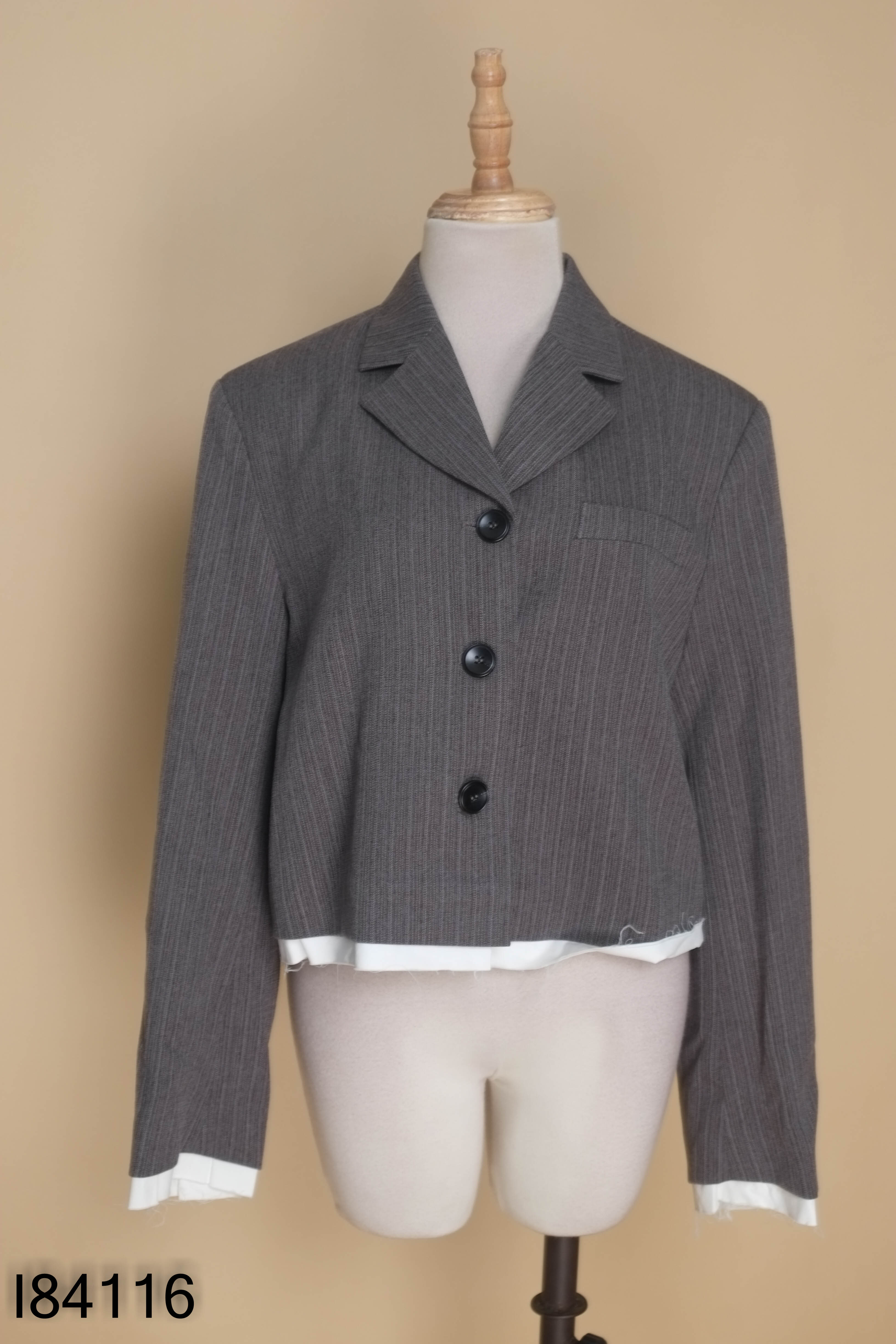 Áo khoác vest xám đen viền trắng