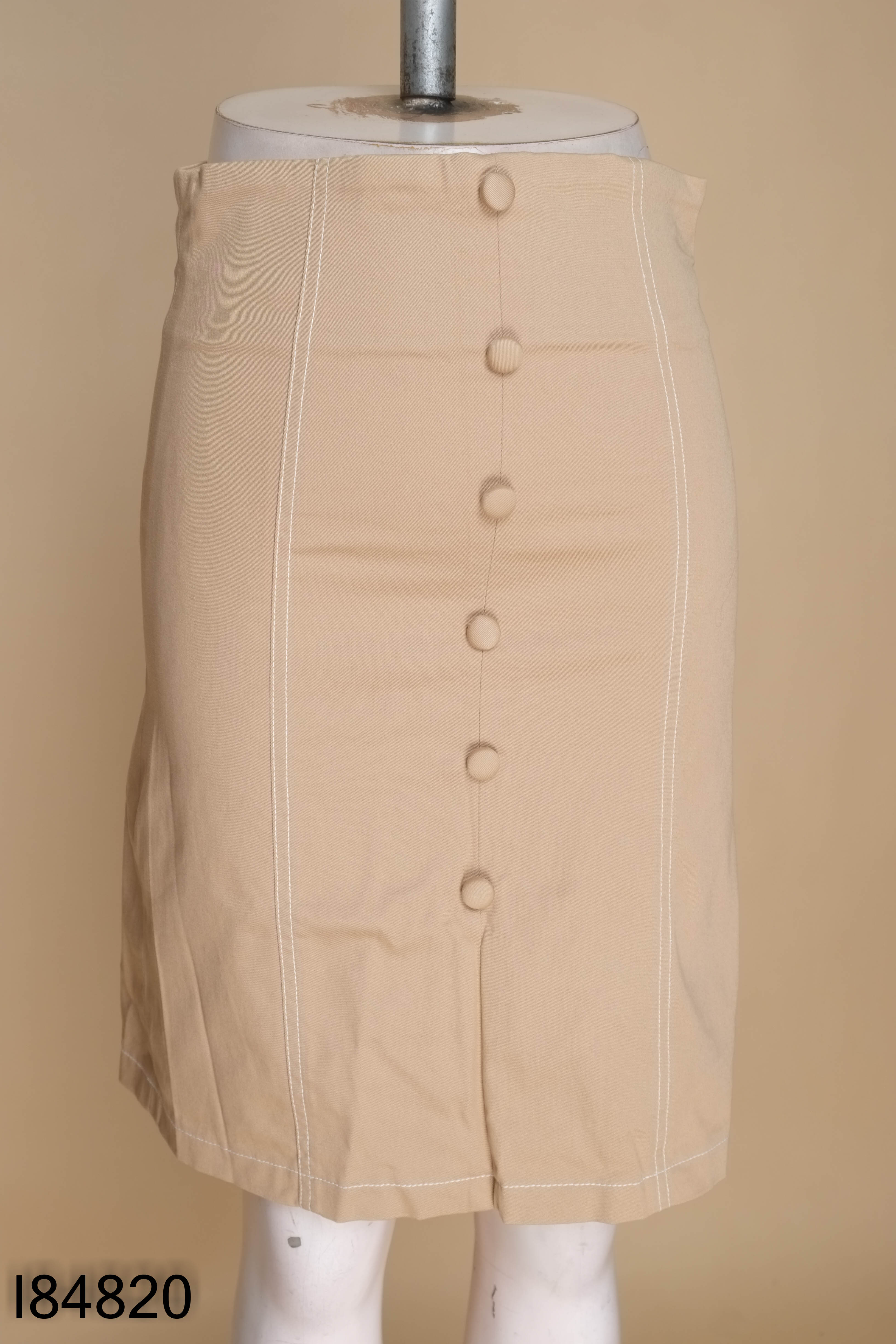 Chân váy nâu cúc bọc