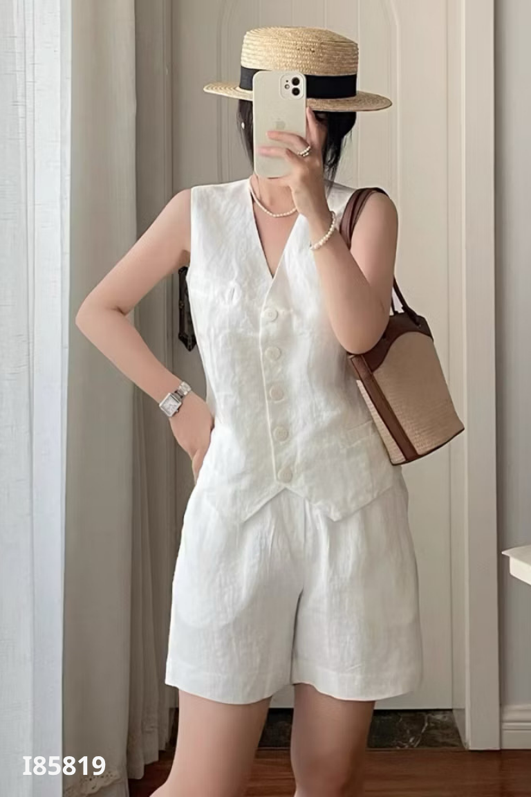 Set áo gile + quần short trắng nga