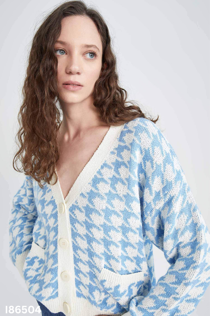 Áo len STRADIVARIUS xanh be họa tiết