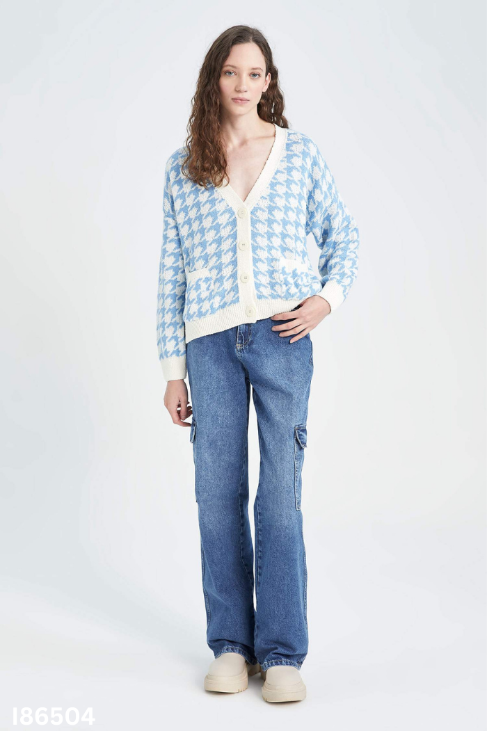 Áo len STRADIVARIUS xanh be họa tiết
