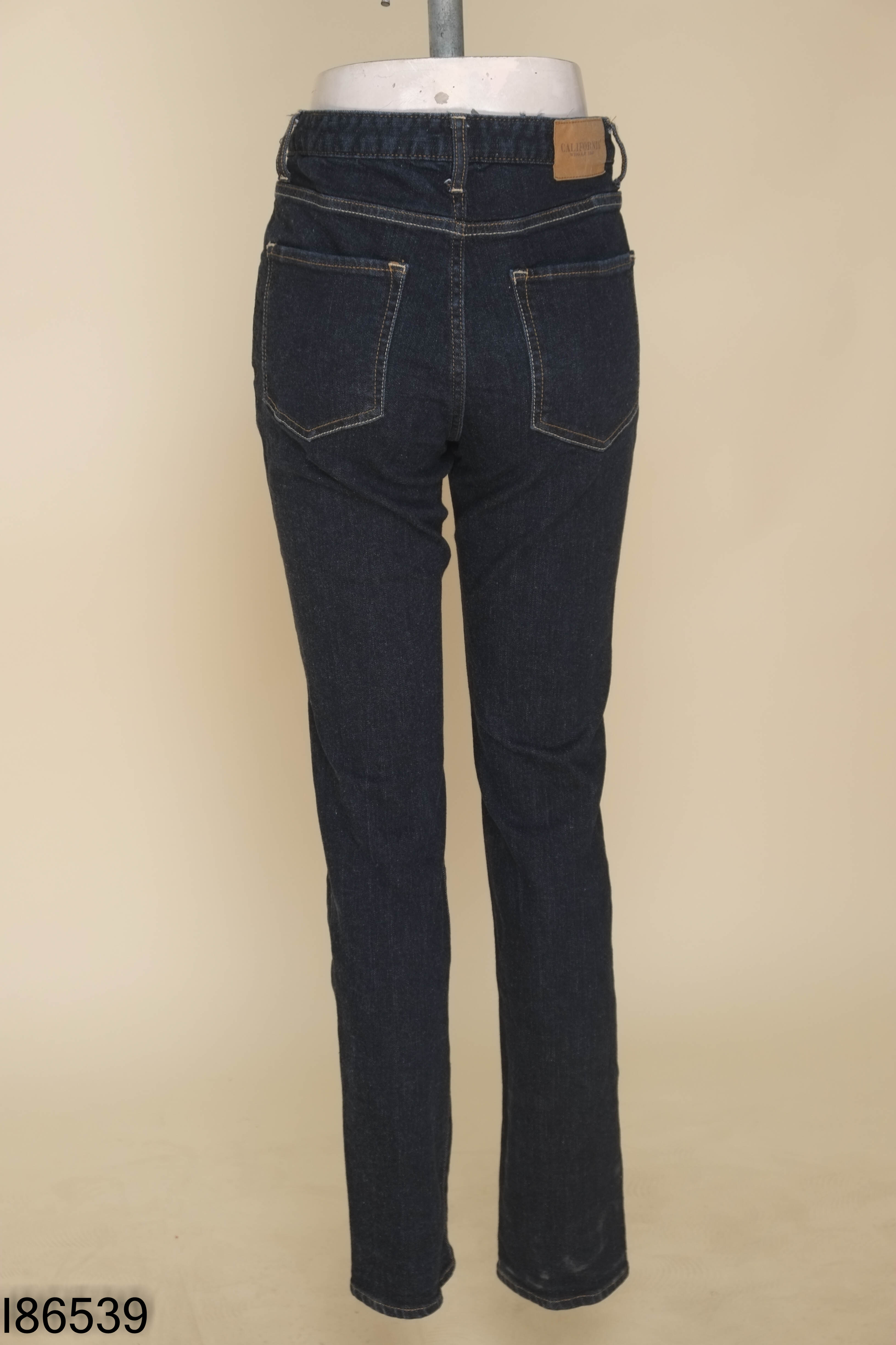 Quần jeans xanh đậm WHO.A.U