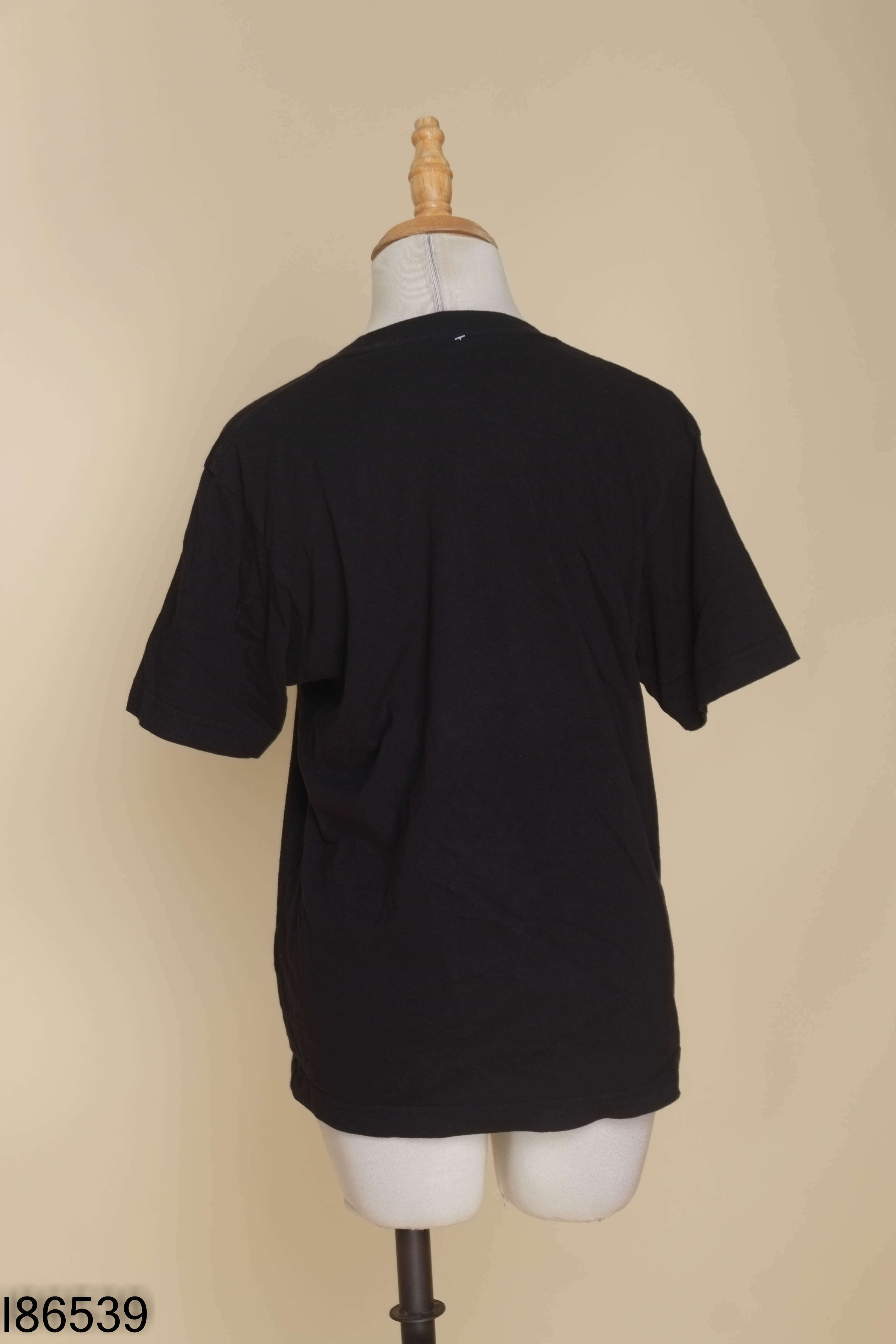 Áo thun đen UNIQLO họa tiết in mickey