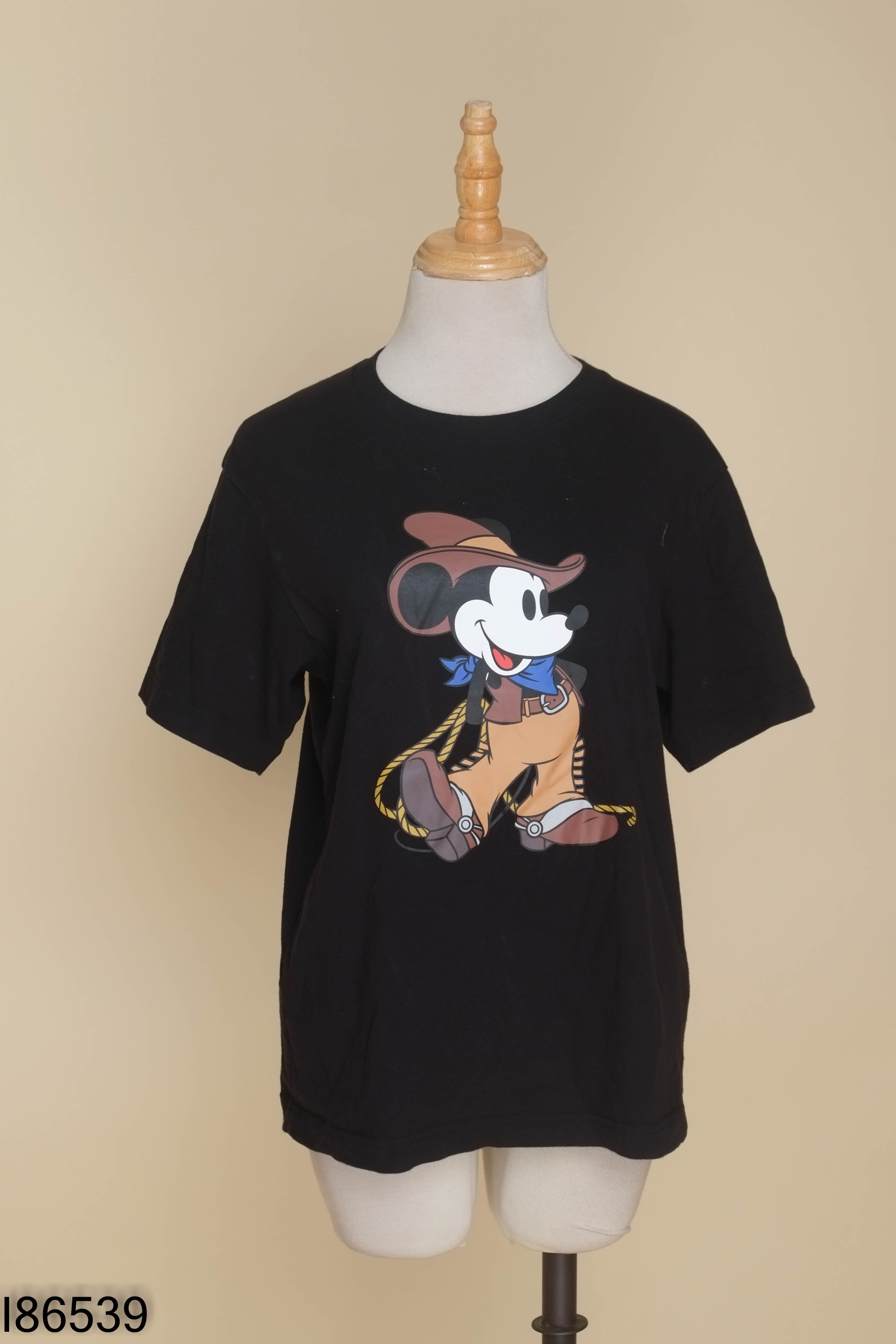 Áo thun đen UNIQLO họa tiết in mickey