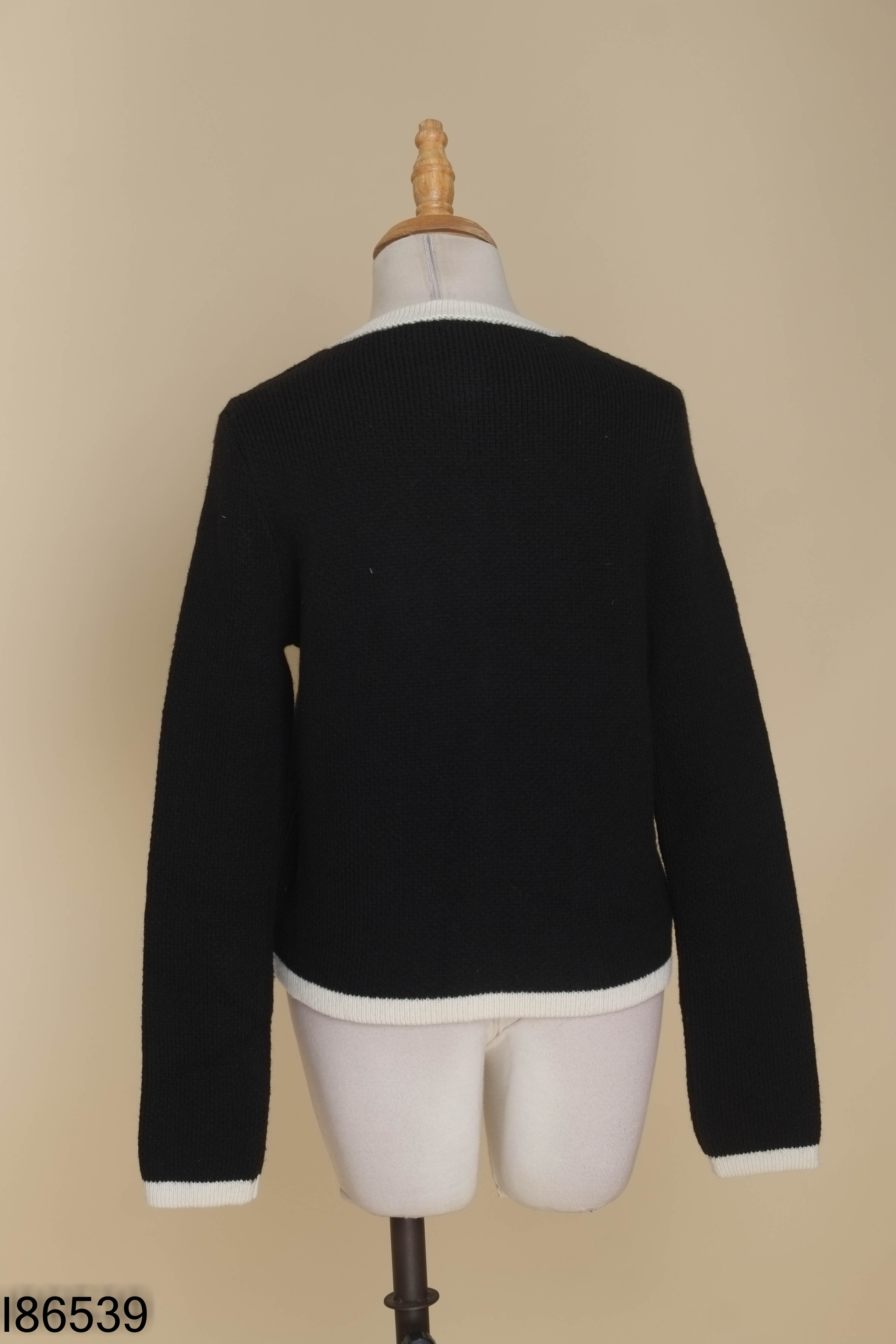 Áo len cardigan đen ZARA cúc vàng
