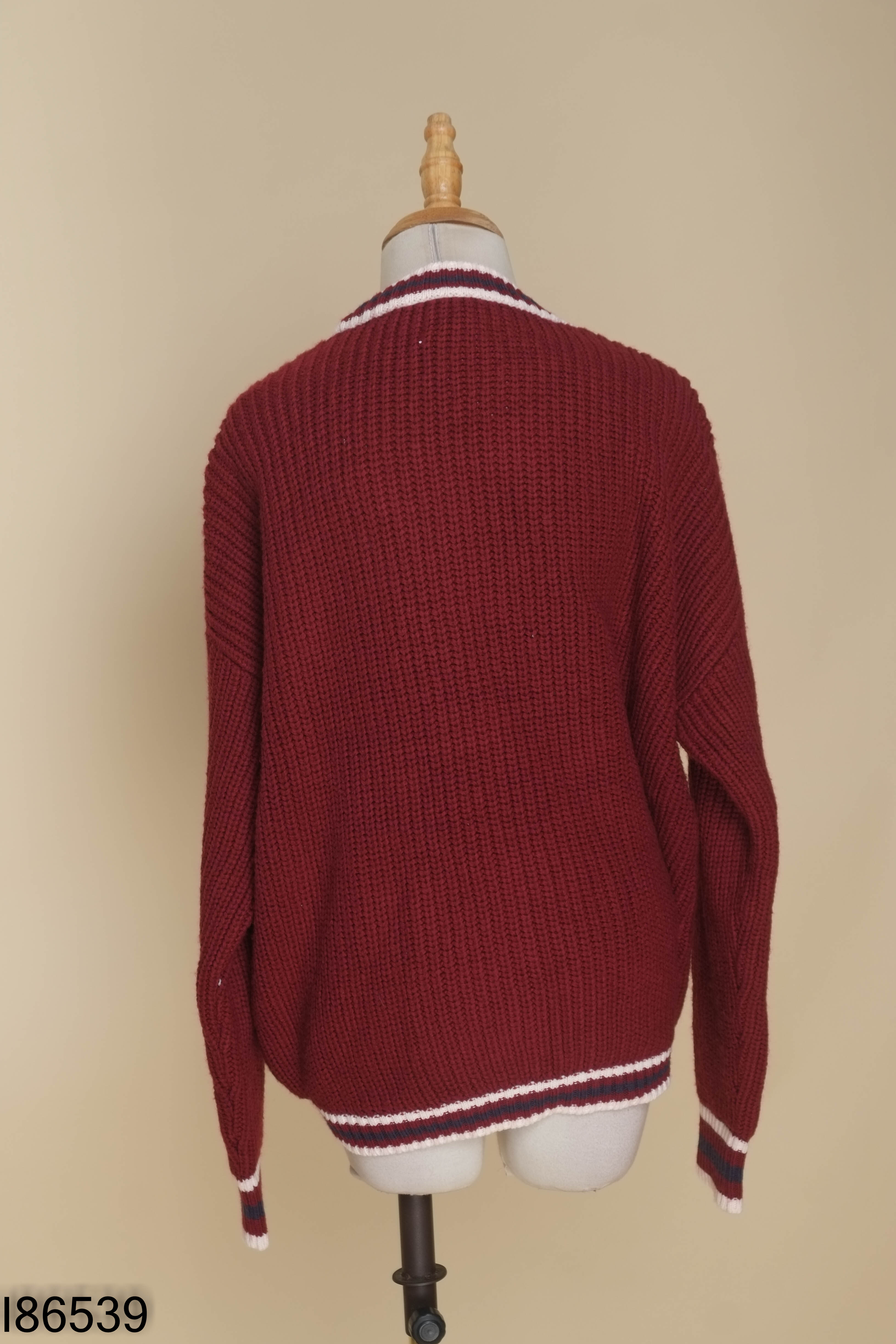 Áo len cardigan đỏ ZARA phối viề