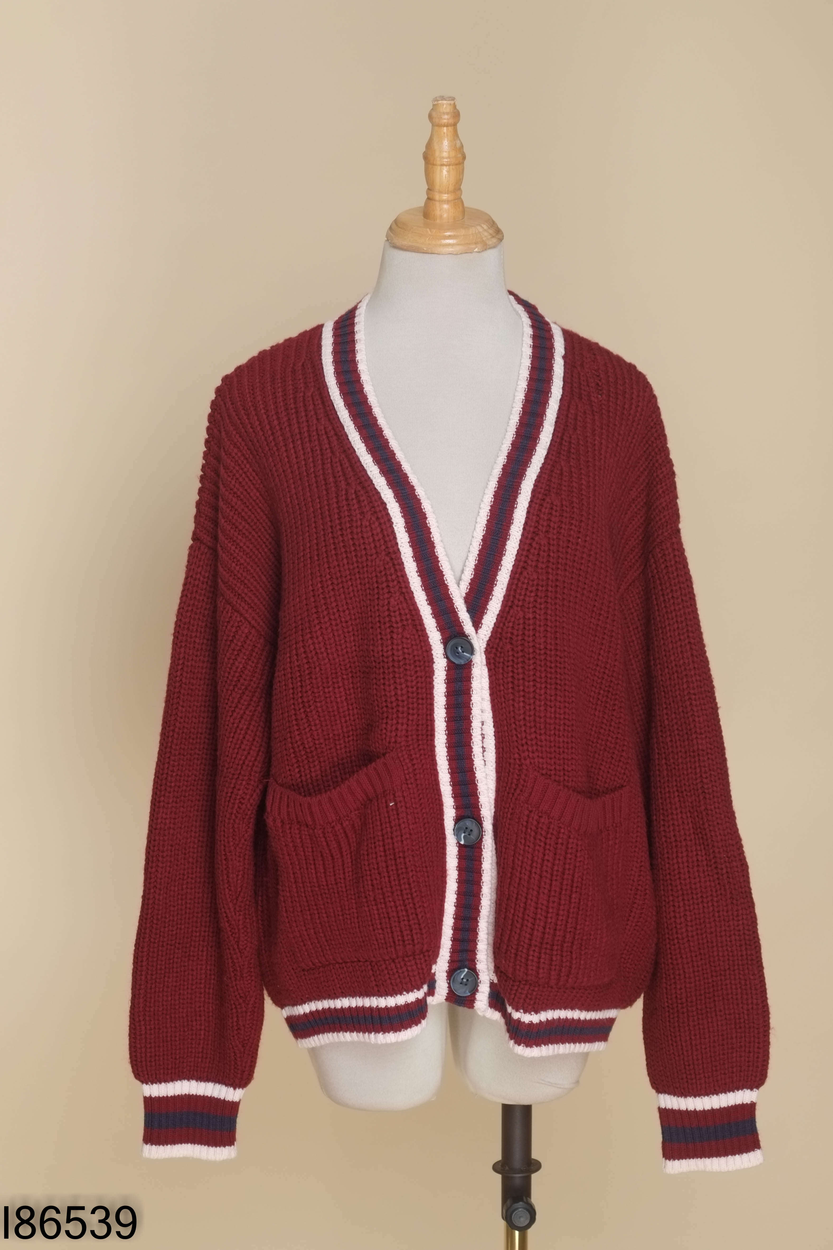 Áo len cardigan đỏ ZARA phối viề