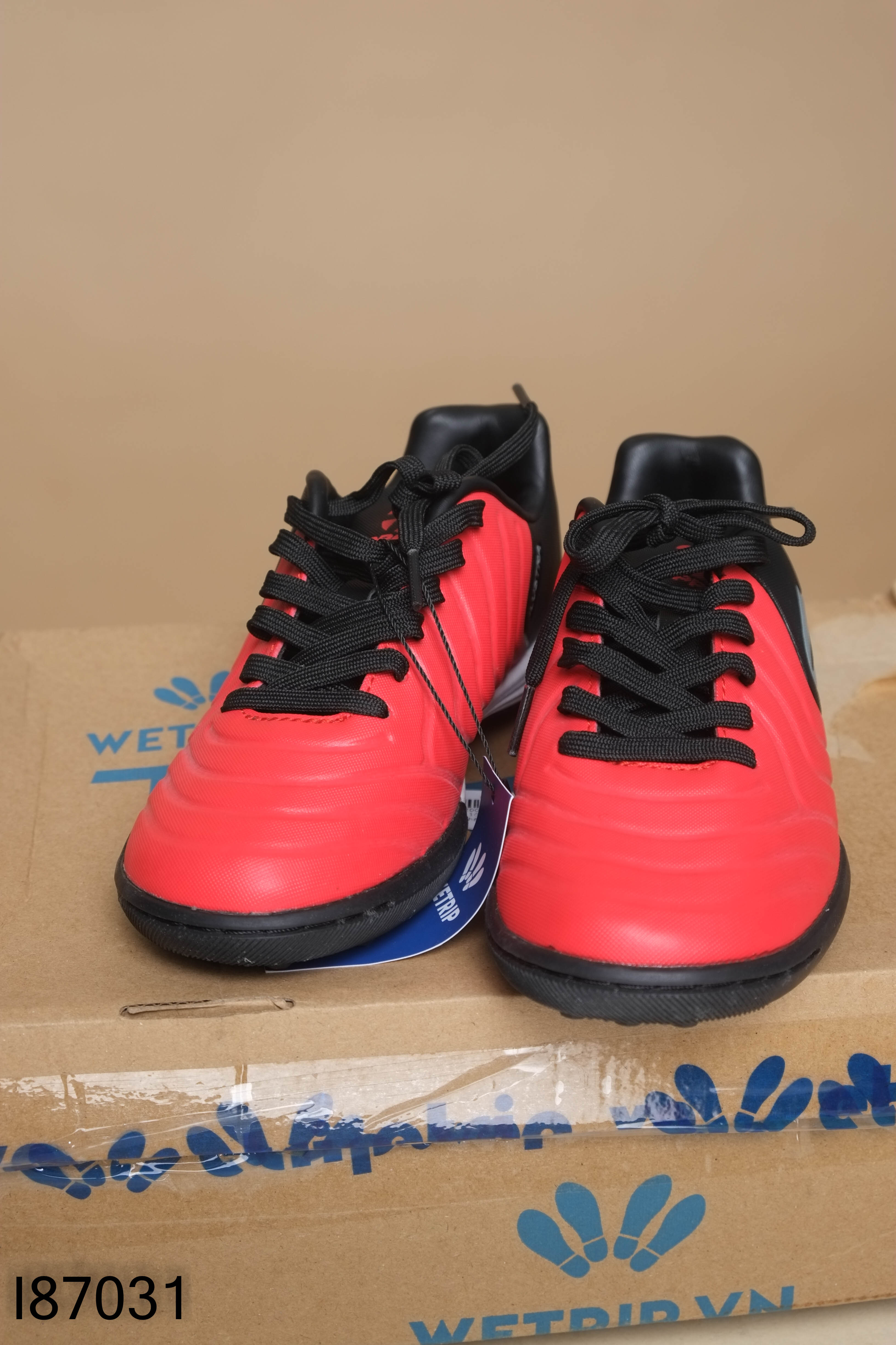 NEWTAG Giày thể thao đỏ mix đen KIDS