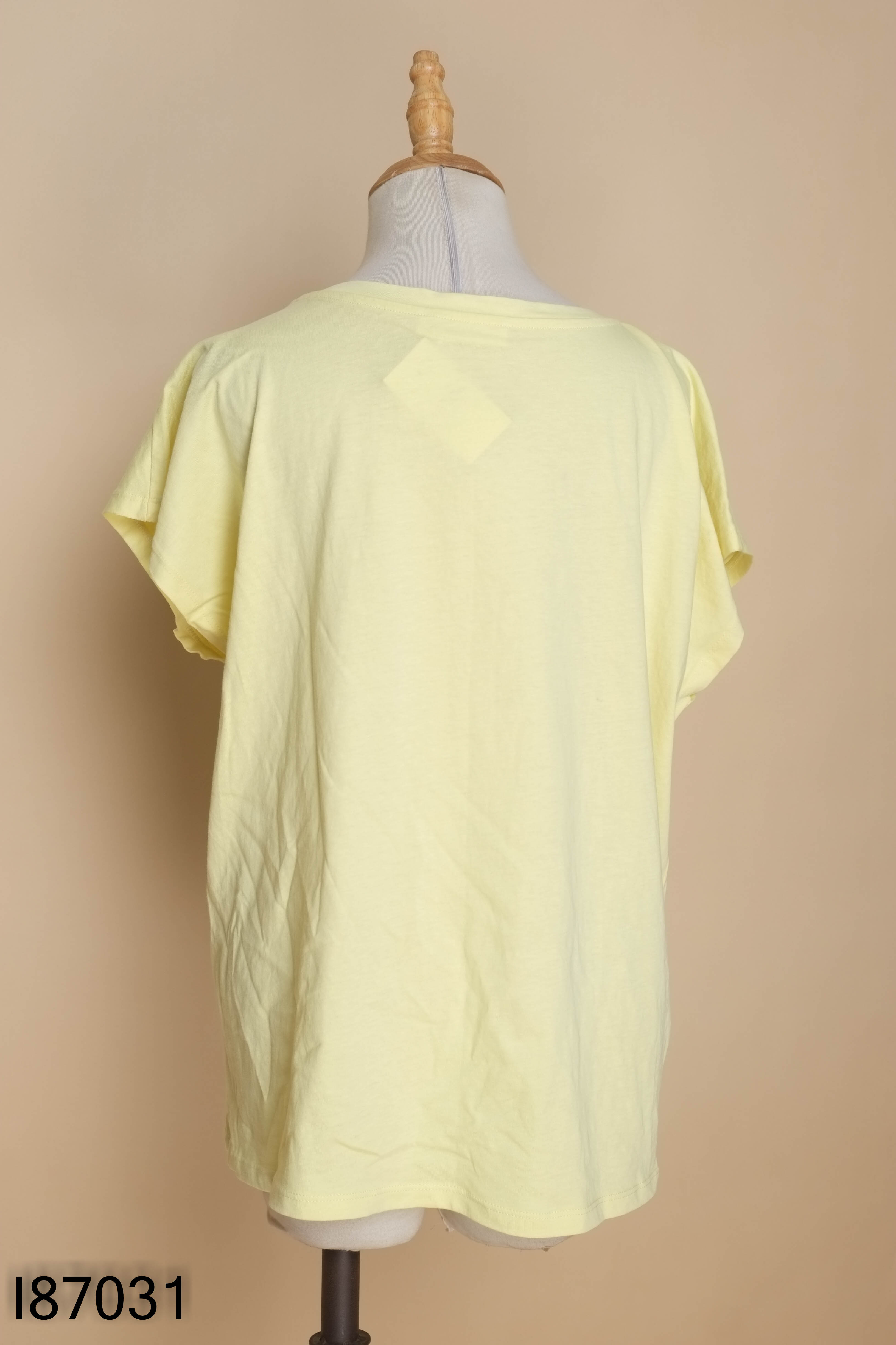 Áo thun MANGO vàng túi trước
