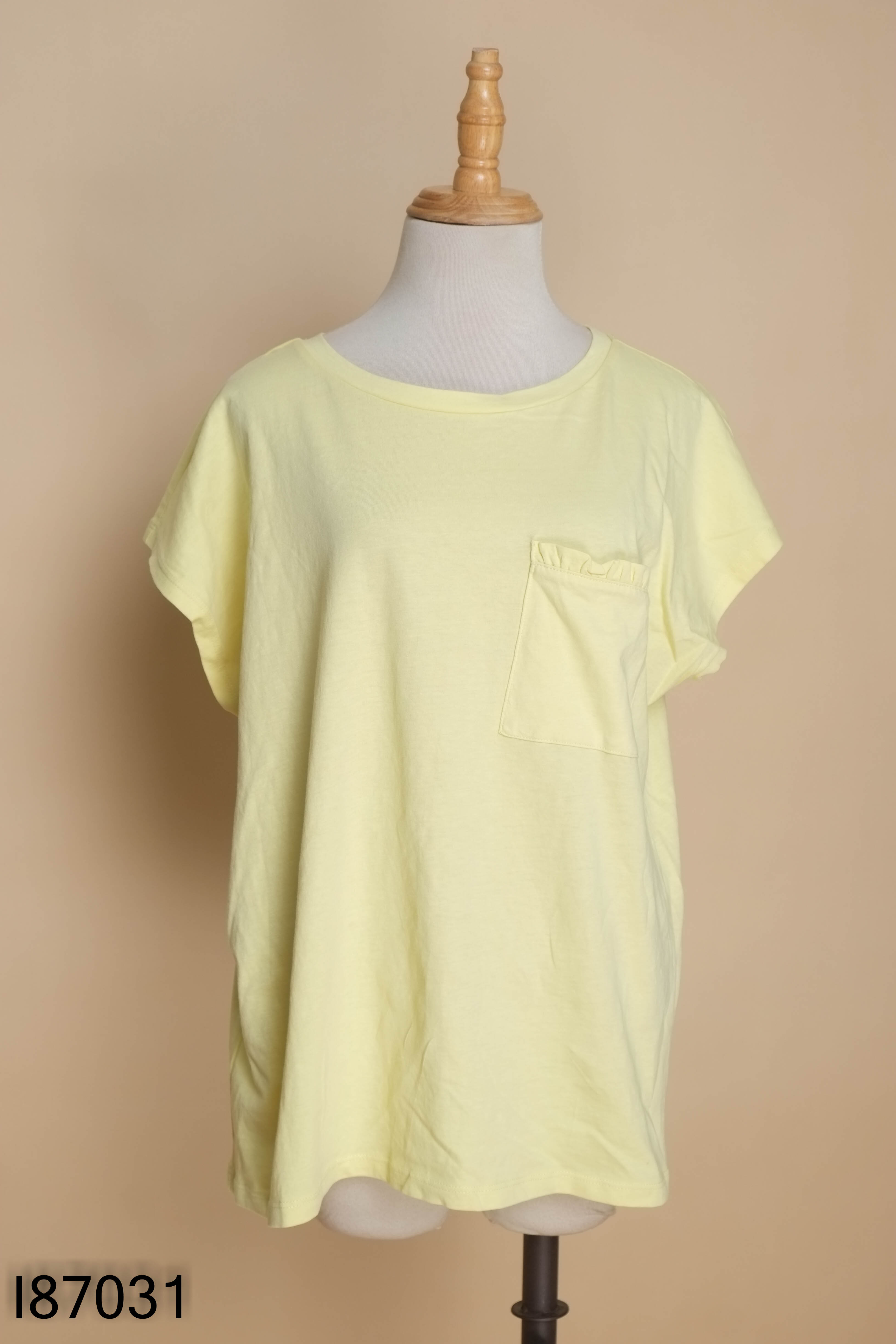 Áo thun MANGO vàng túi trước
