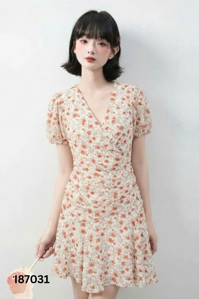 Váy MIEU be họa tiết hoa hồng