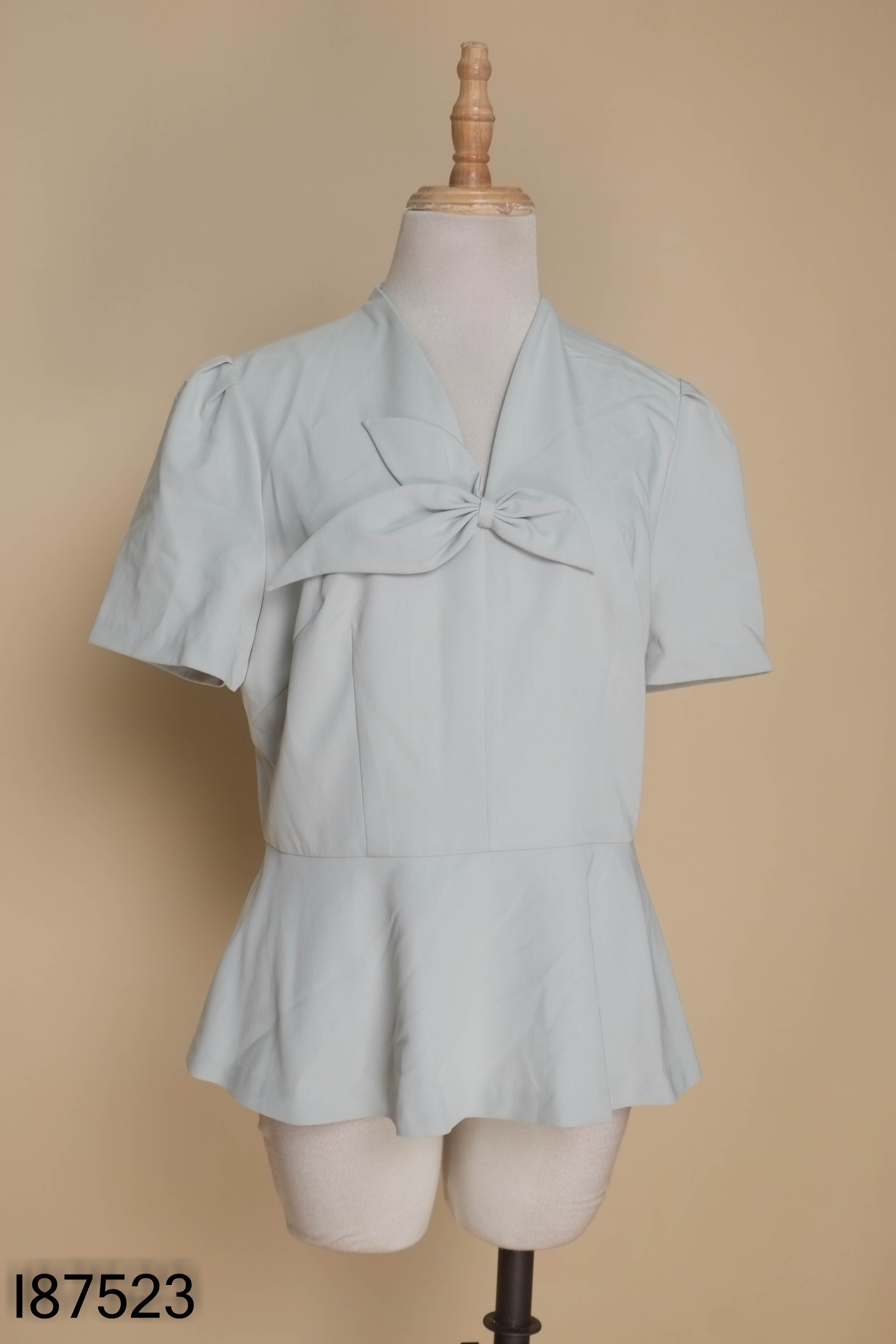 Áo FORMAT xanh cổ V