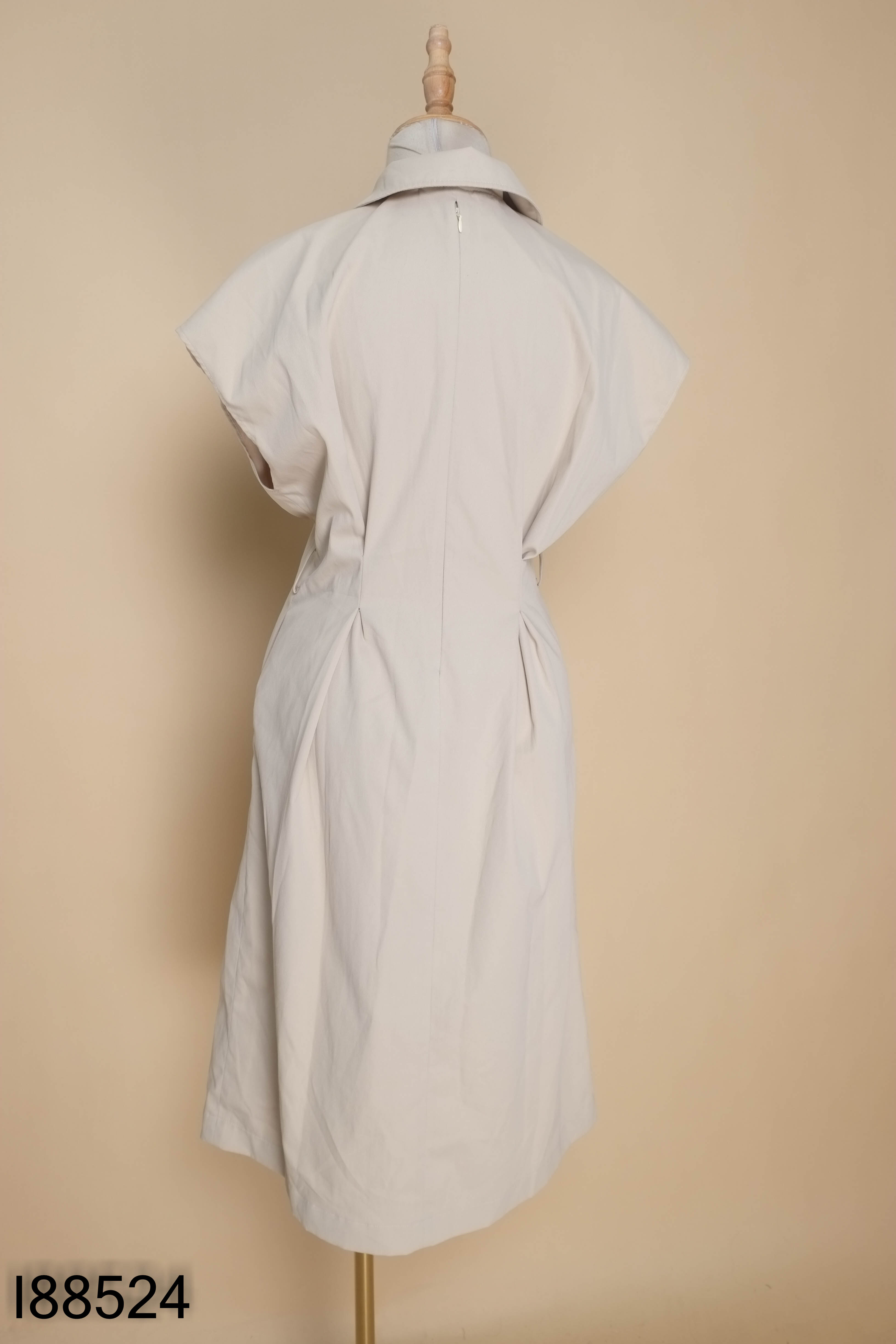 Váy MOMOCO be cổ vest