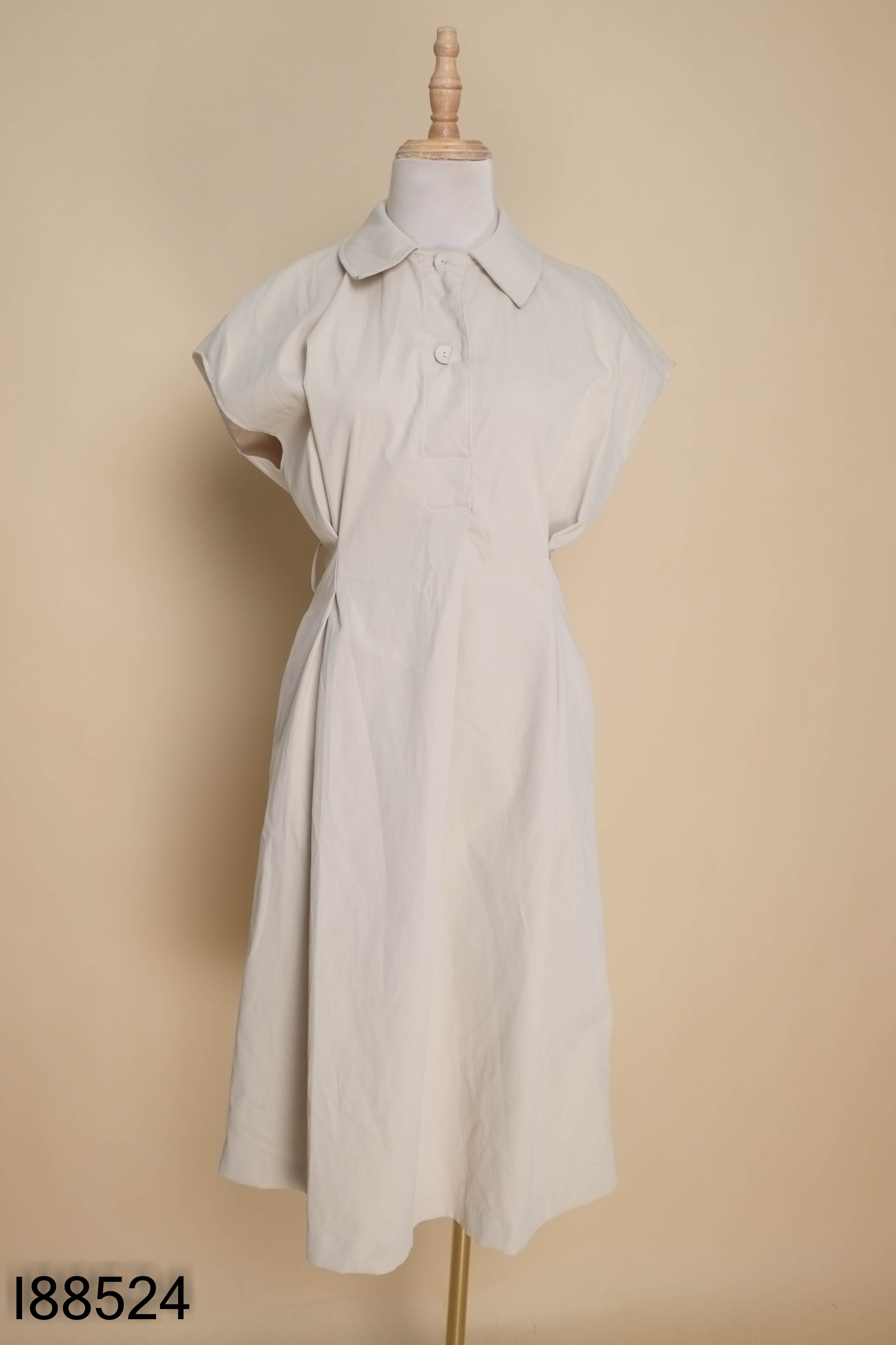 Váy MOMOCO be cổ vest