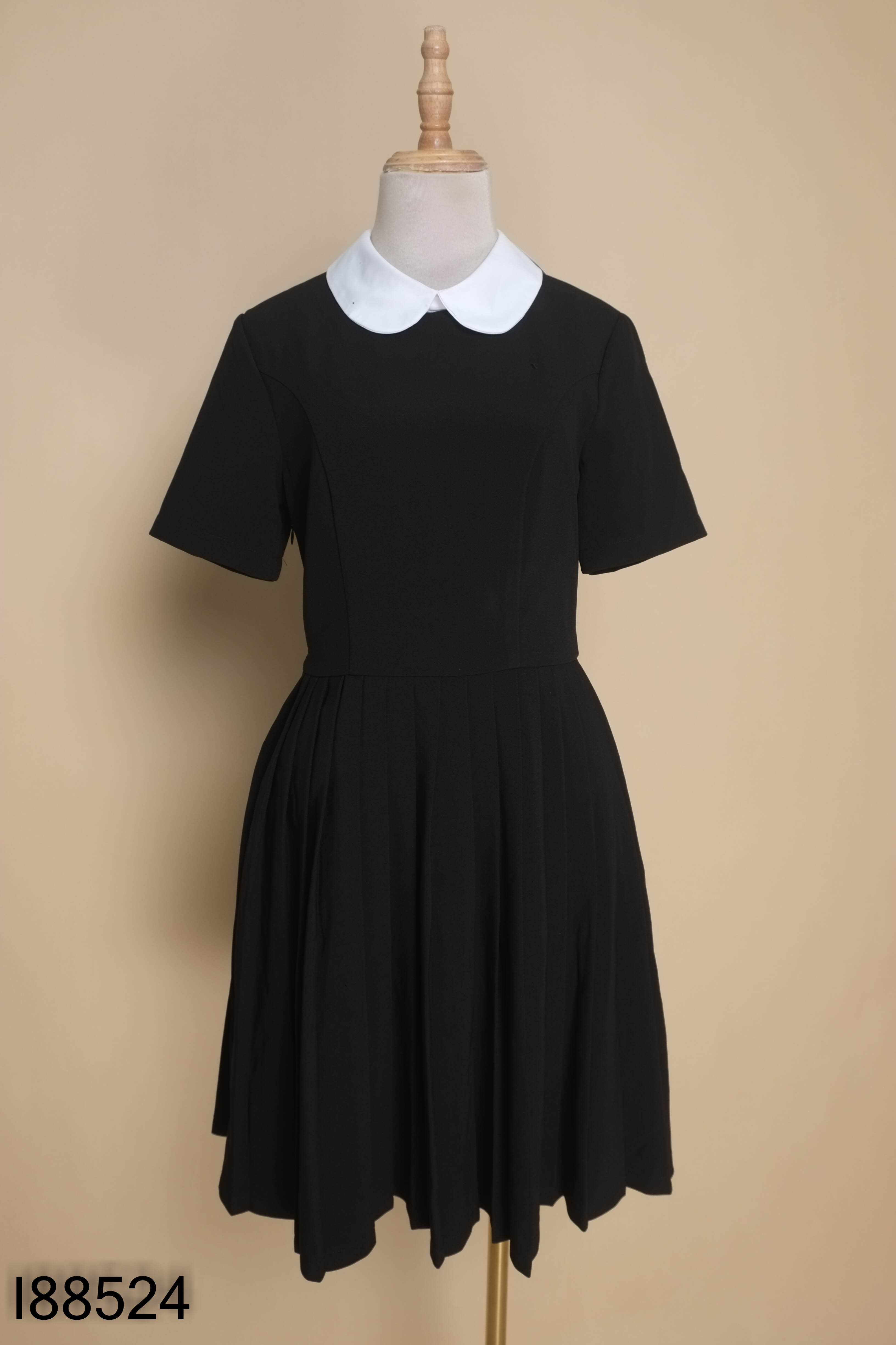 Váy EVA DE EVA đen cổ trắng