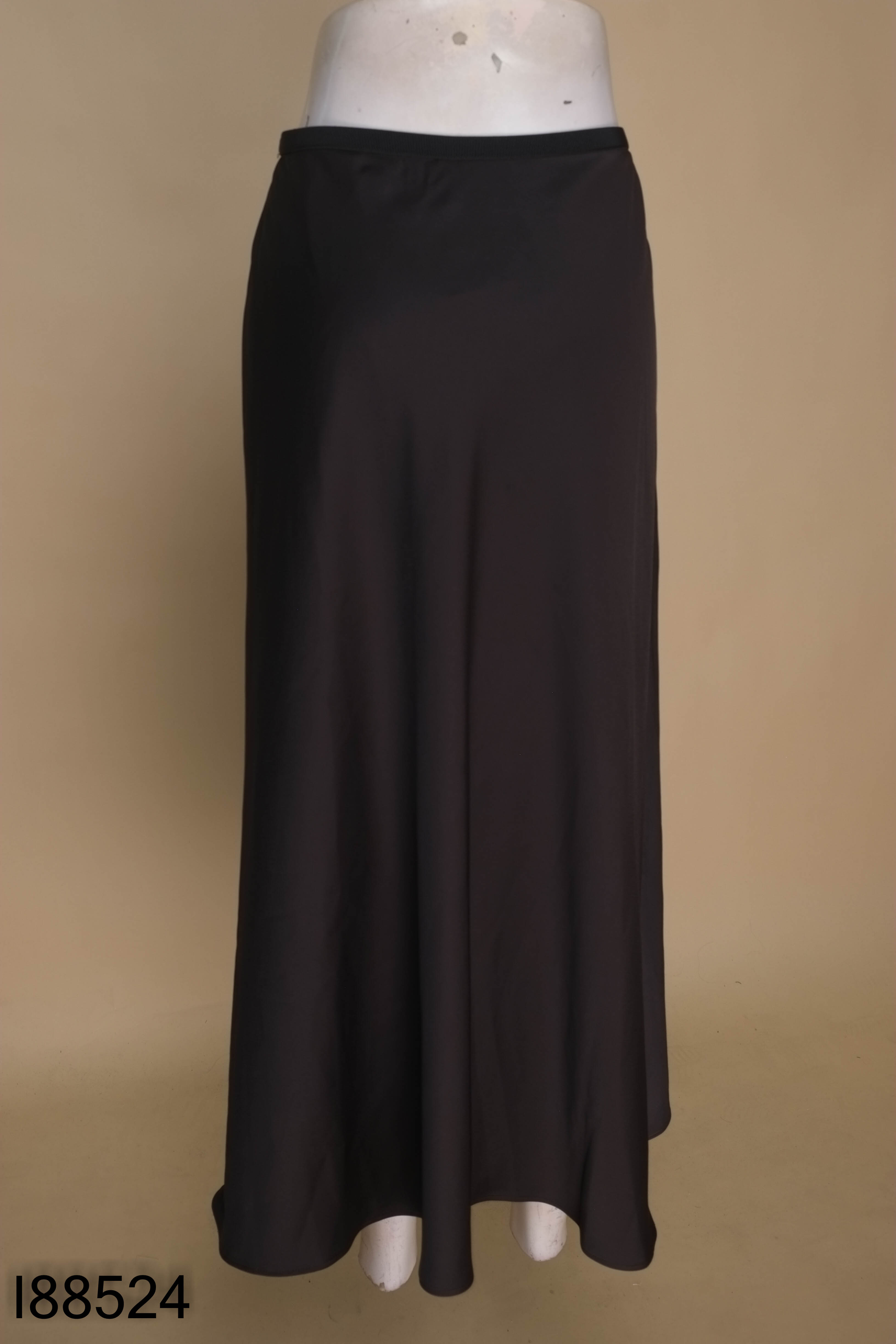 Chân váy UNIQLO lụa đen kèm lót