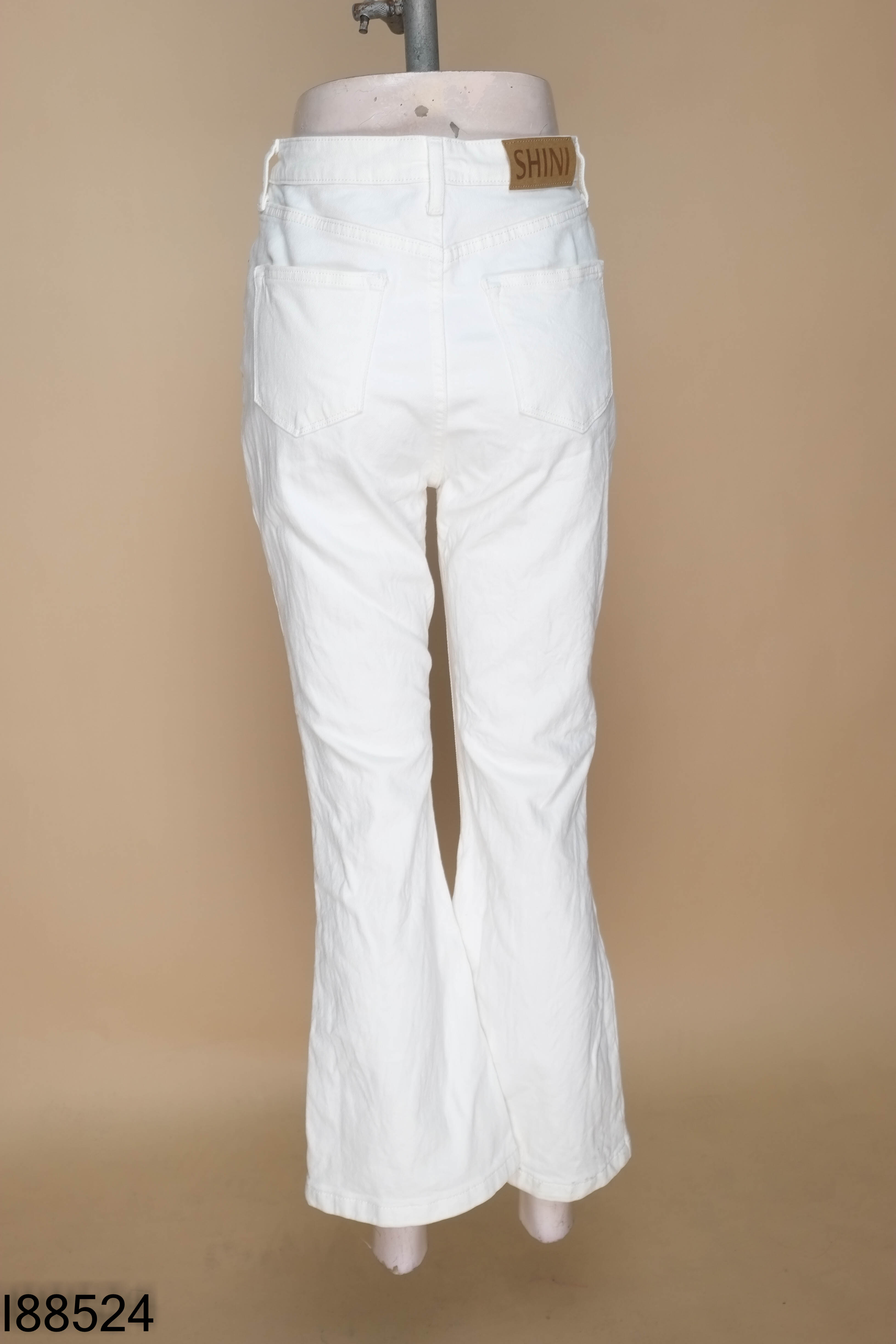Quần jeans trắng ống loe