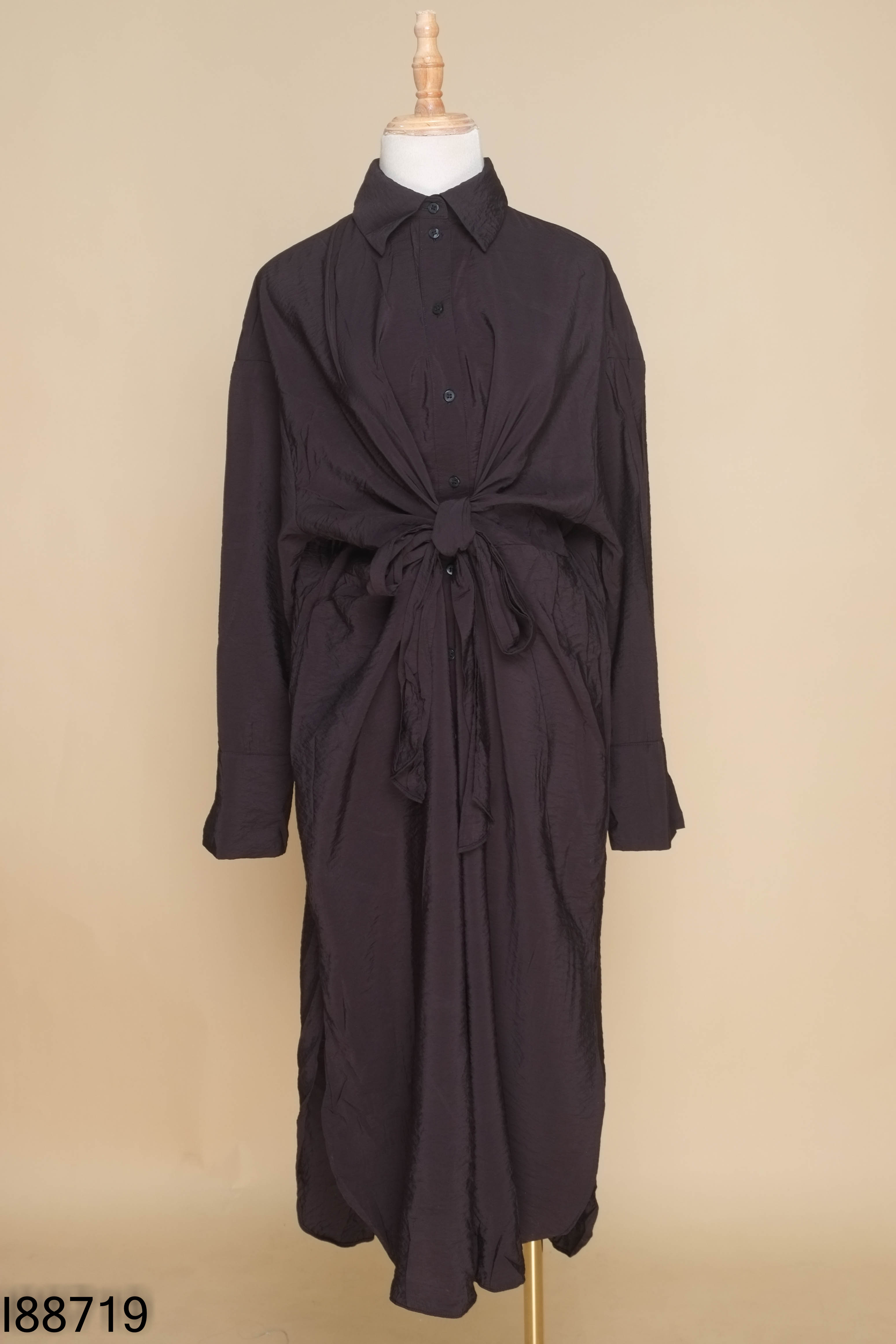 Váy sơ mi suông đen buộc eo H&M