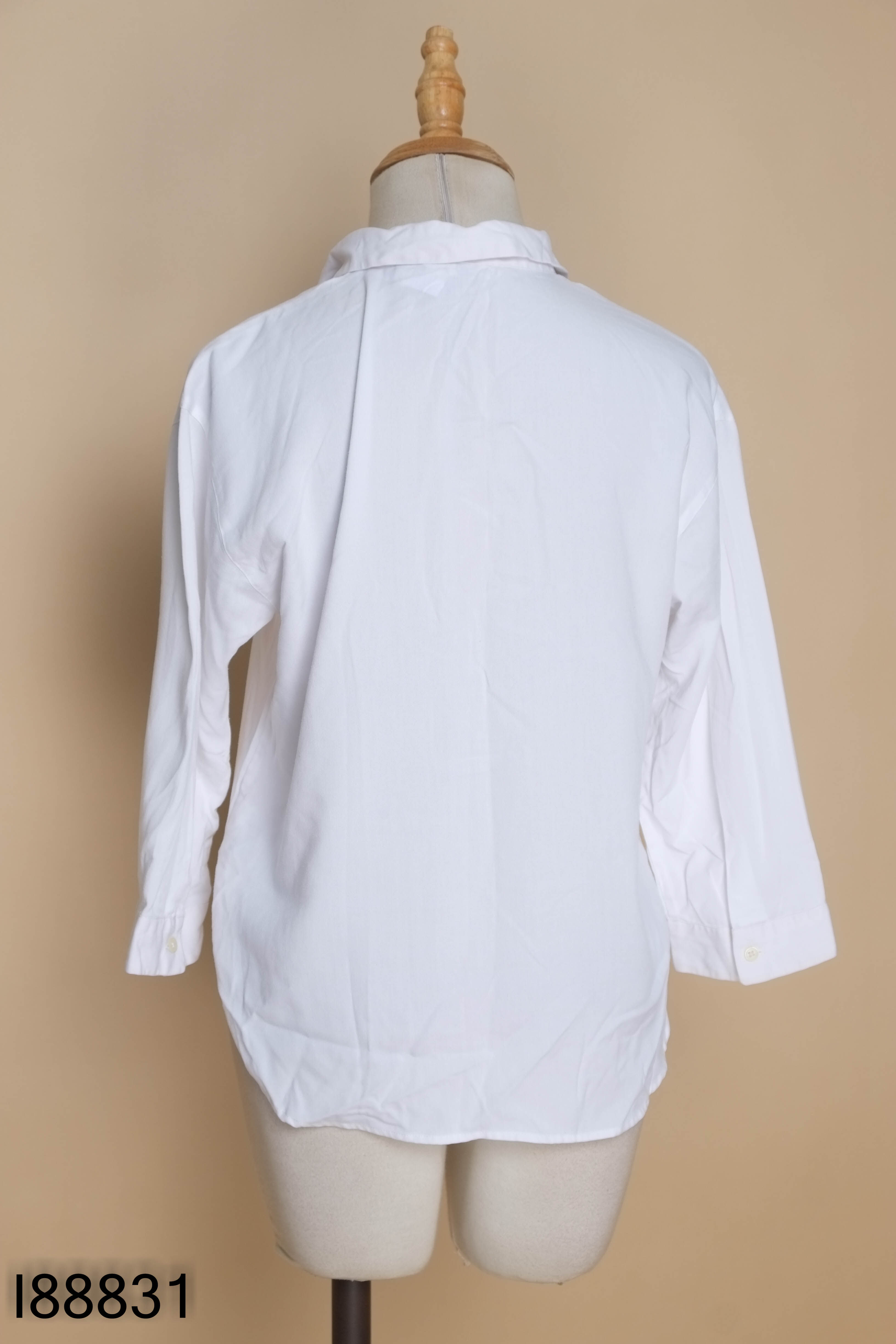 Áo sơ mi trắng UNIQLO