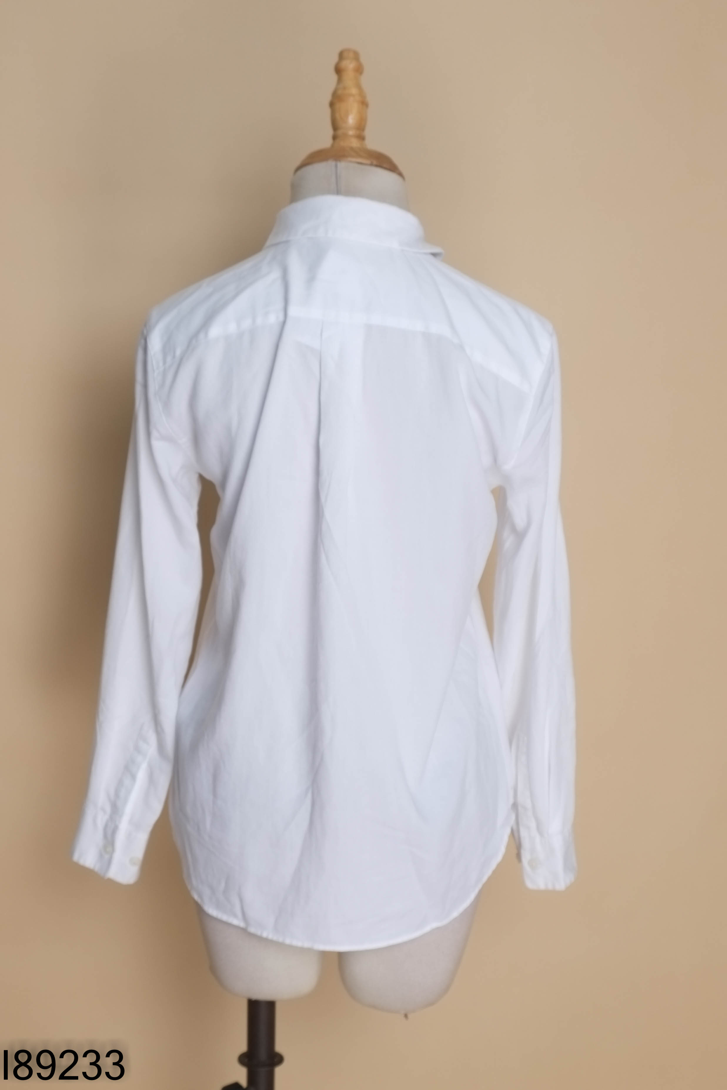 Áo sơ mi trắng UNIQLO