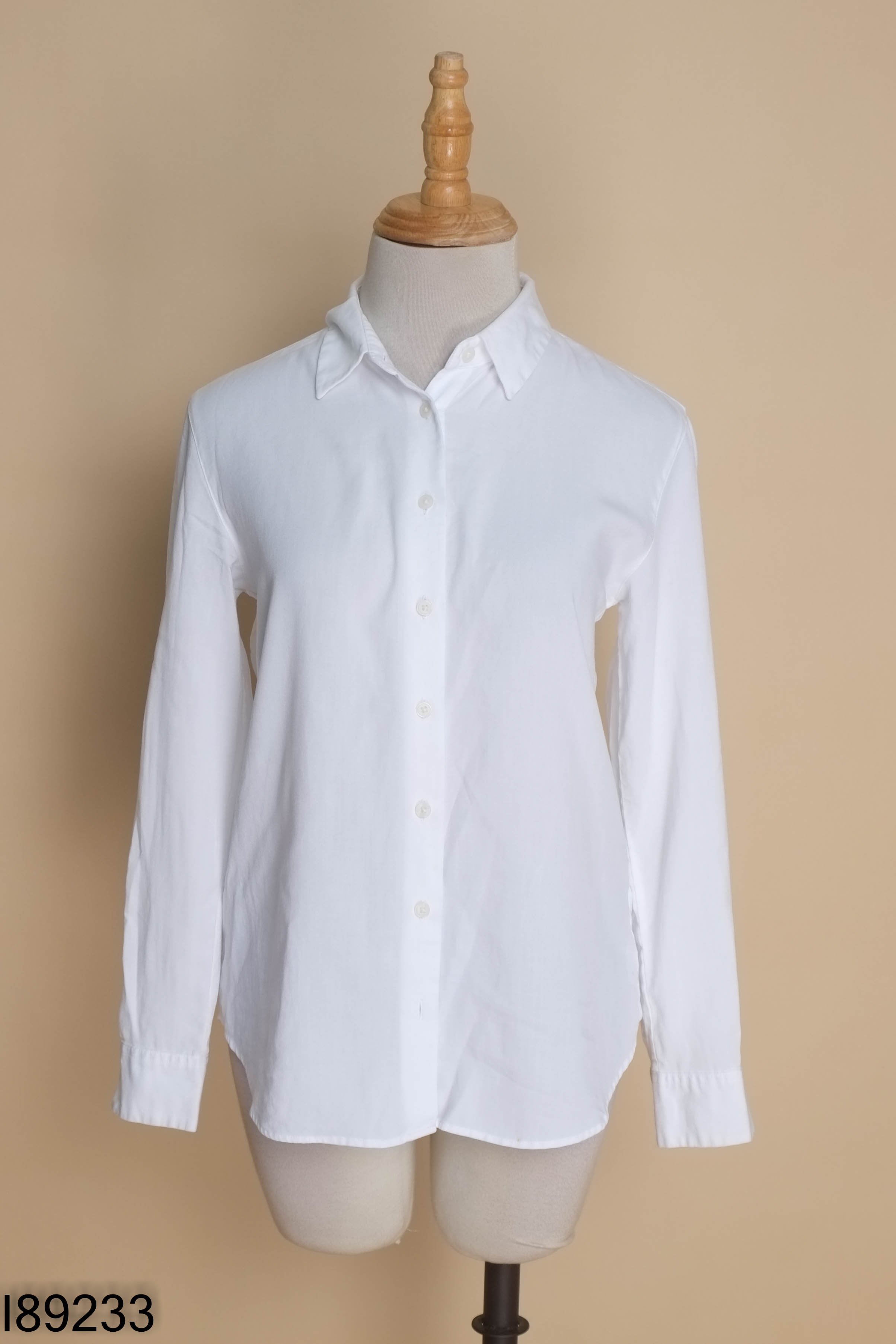 Áo sơ mi trắng UNIQLO