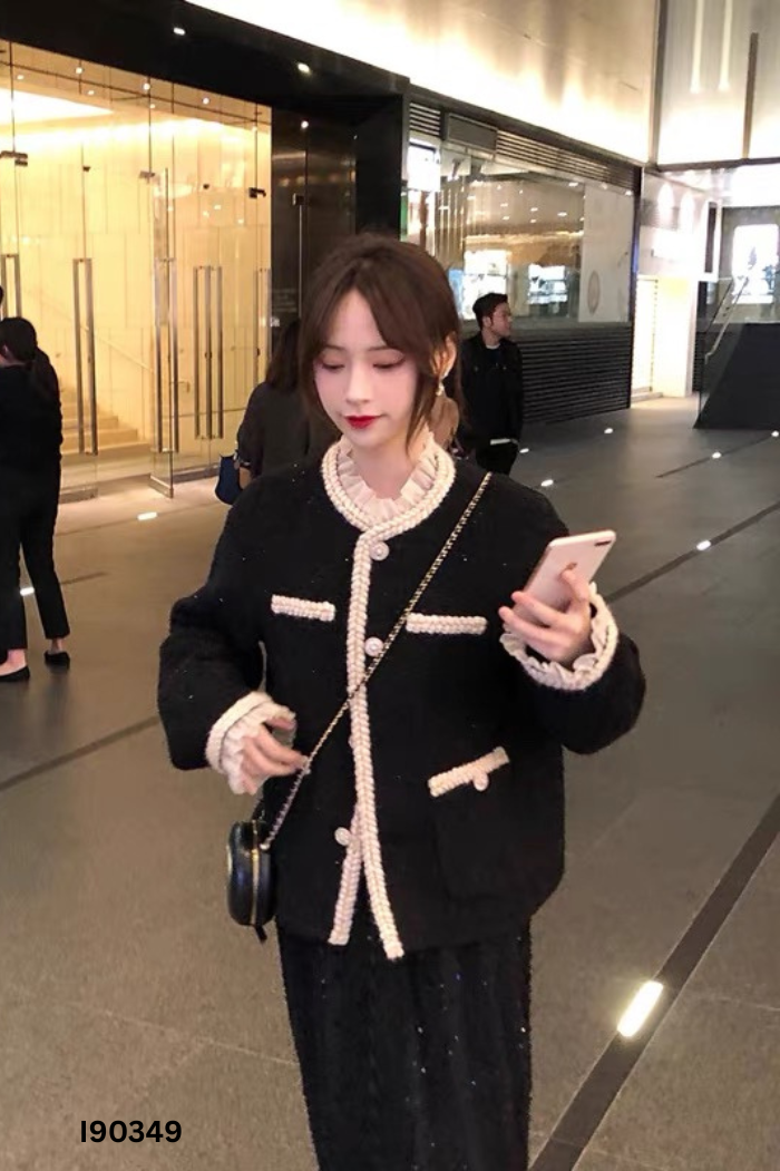 Áo xám viền be phối cúc ngọc