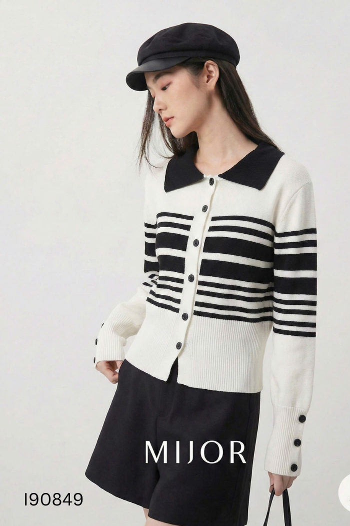 Áo cardigan trắng kẻ đen