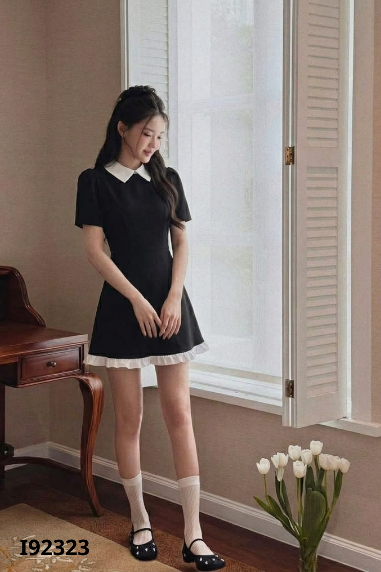 Váy đen LANN cổ trắng